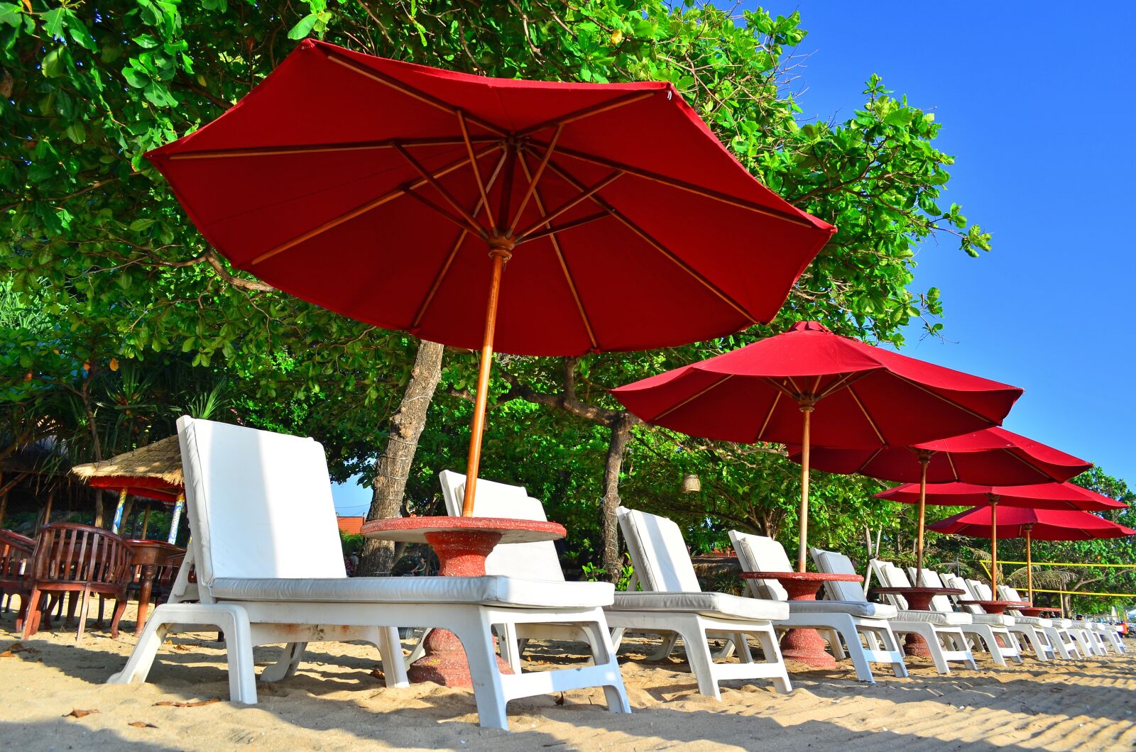Nikon D7000 sample photo. Beach, umbrella, summer photography