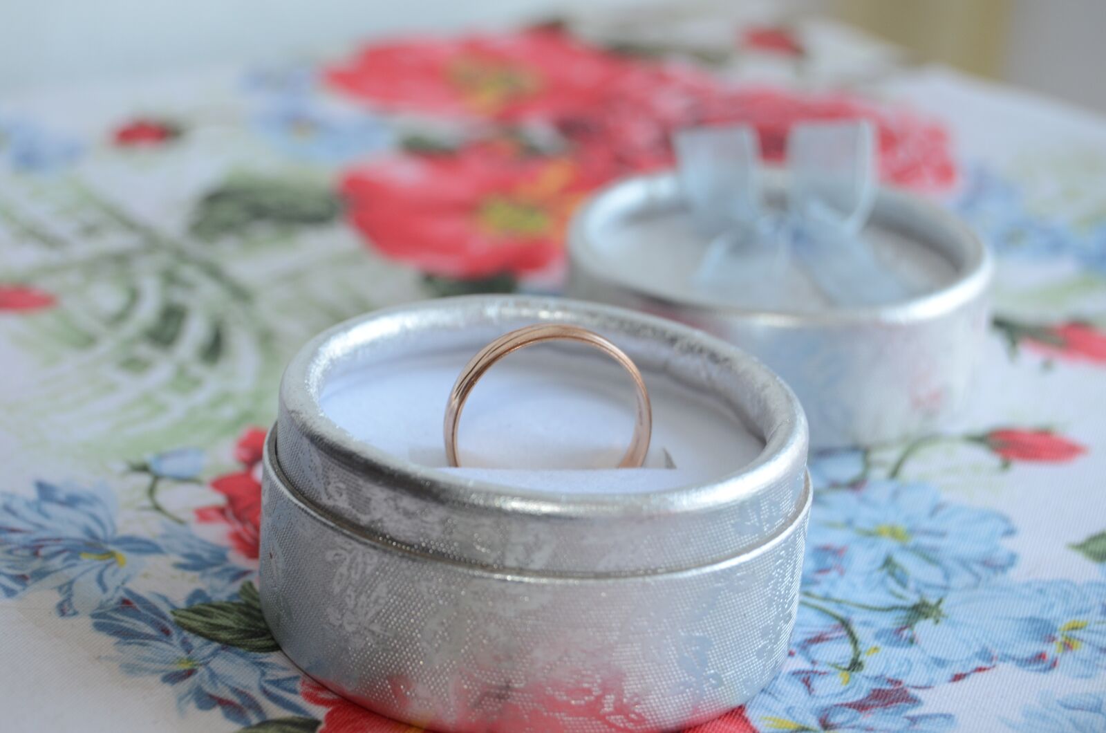 Nikon D7000 sample photo. Ring, gift, box photography