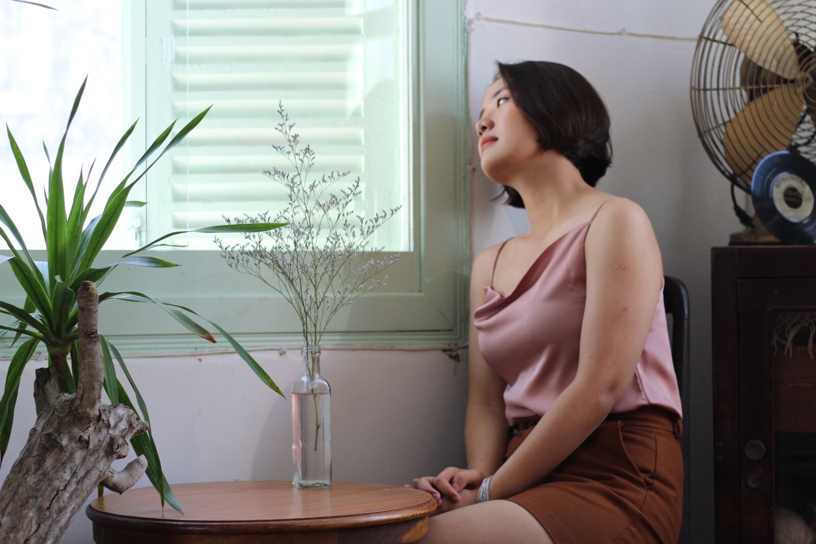 Canon EOS 1300D (EOS Rebel T6 / EOS Kiss X80) + Canon EF 50mm F1.8 STM sample photo. Vietnamese, asia, lady photography