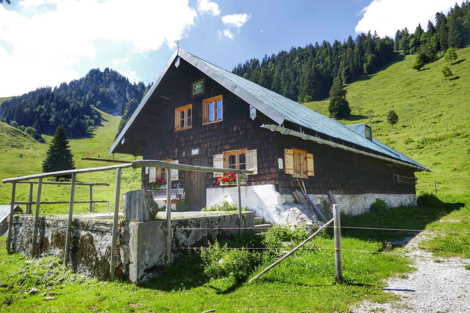 Panasonic Lumix DMC-FZ1000 sample photo. Hut, alpine hut, nature photography