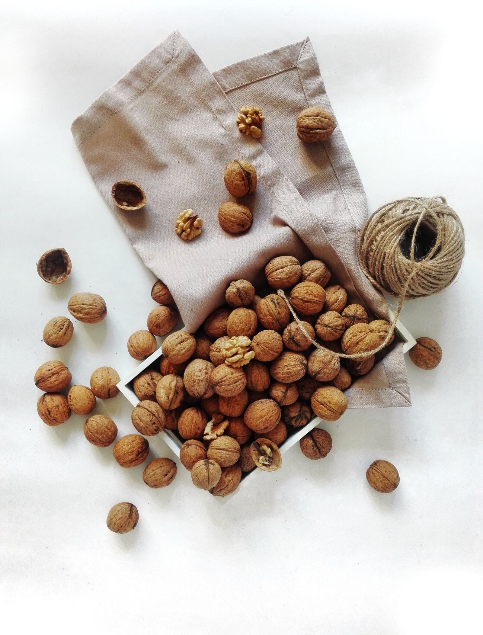 HUAWEI Cherry Mini sample photo. Nuts, walnut, food photography