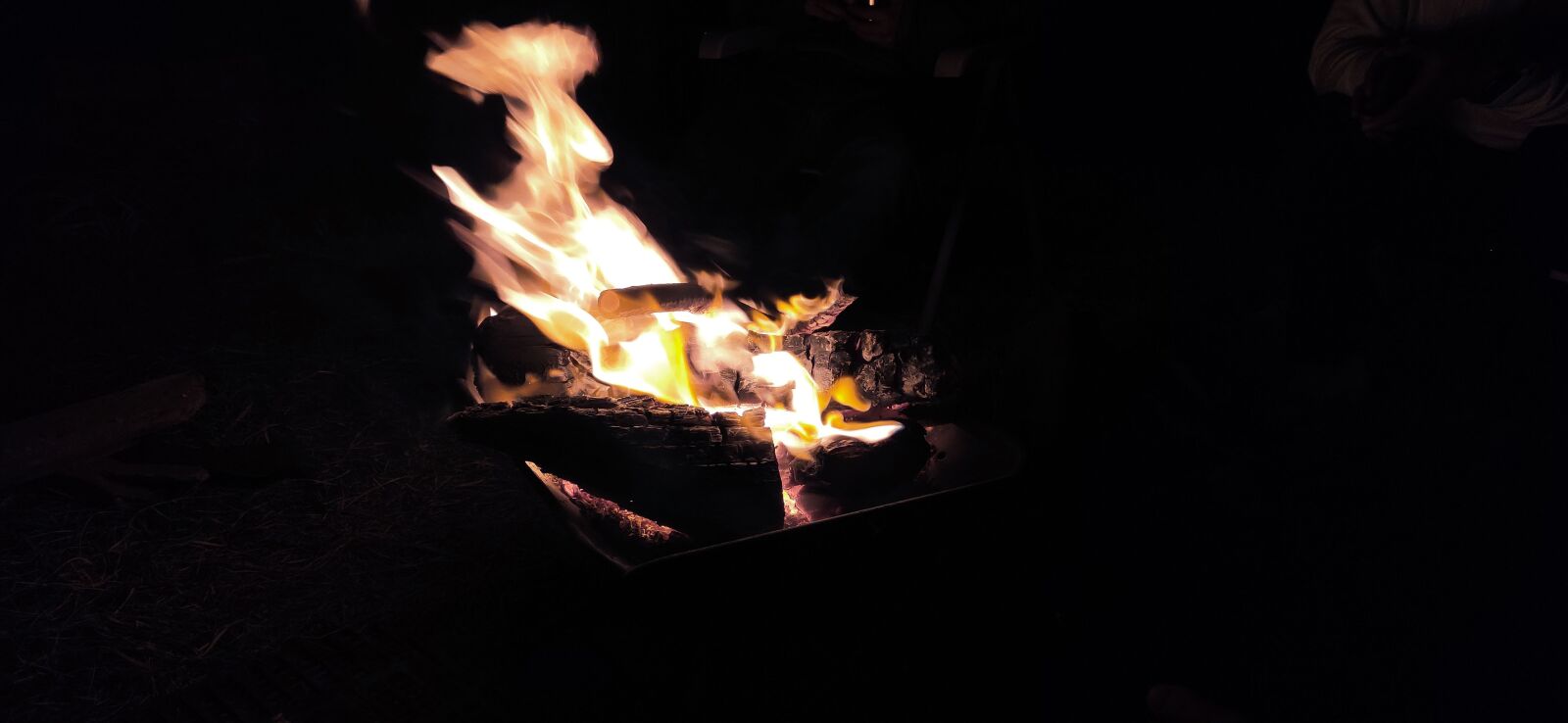 Xiaomi Mi Note 10 Lite sample photo. Night, fire, bonfire photography