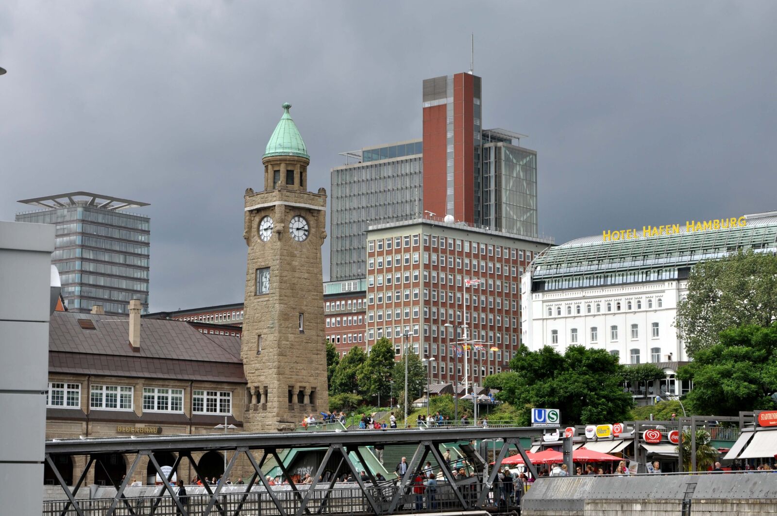 Nikon D5000 sample photo. Landungsbrücken, elbe, hamburg photography