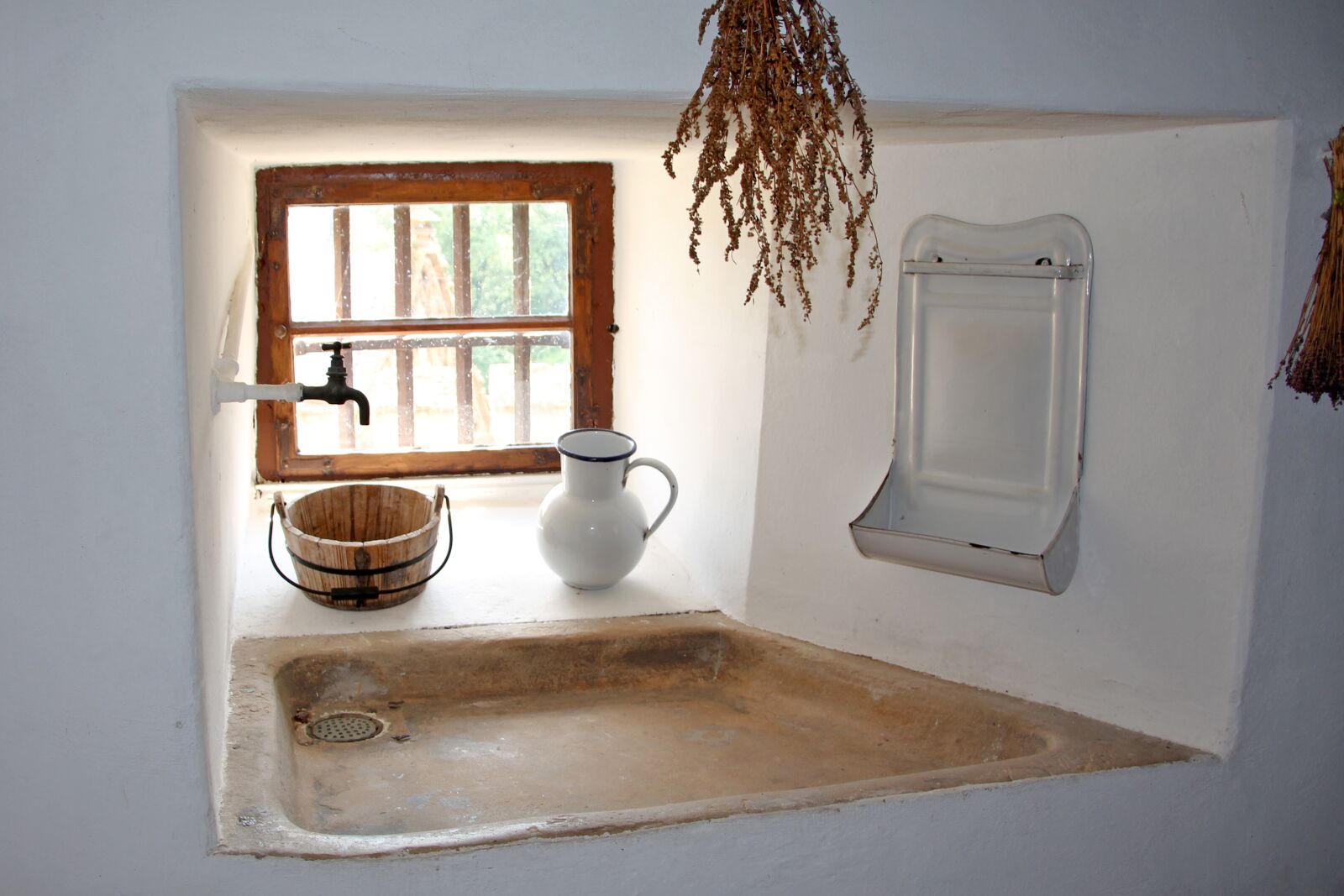 Canon EOS 650D (EOS Rebel T4i / EOS Kiss X6i) sample photo. Middle ages, castle kitchen photography
