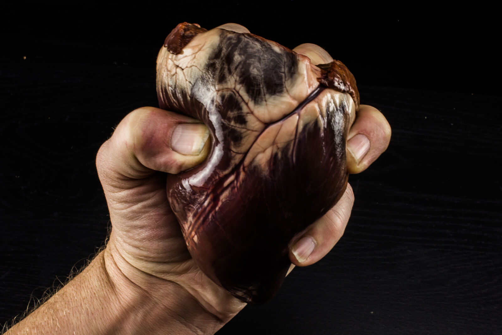 Canon EOS 600D (Rebel EOS T3i / EOS Kiss X5) sample photo. Disturbing, fist, hand, heart photography