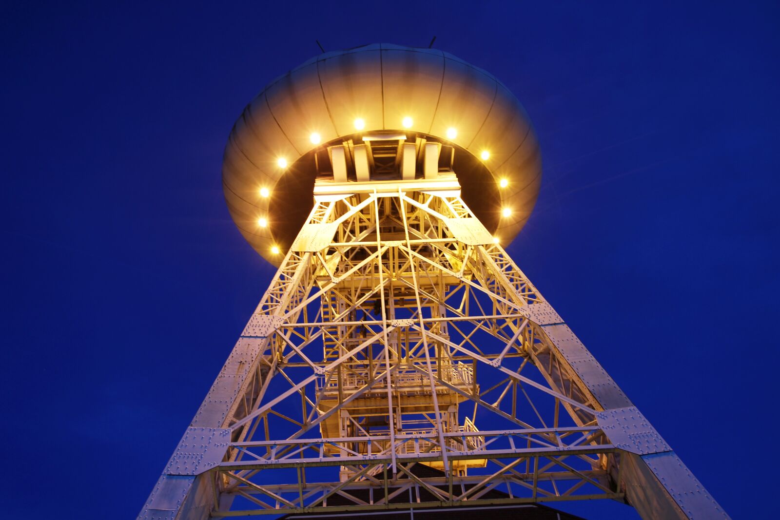 Canon EOS 600D (Rebel EOS T3i / EOS Kiss X5) sample photo. Architecture, art, tower photography