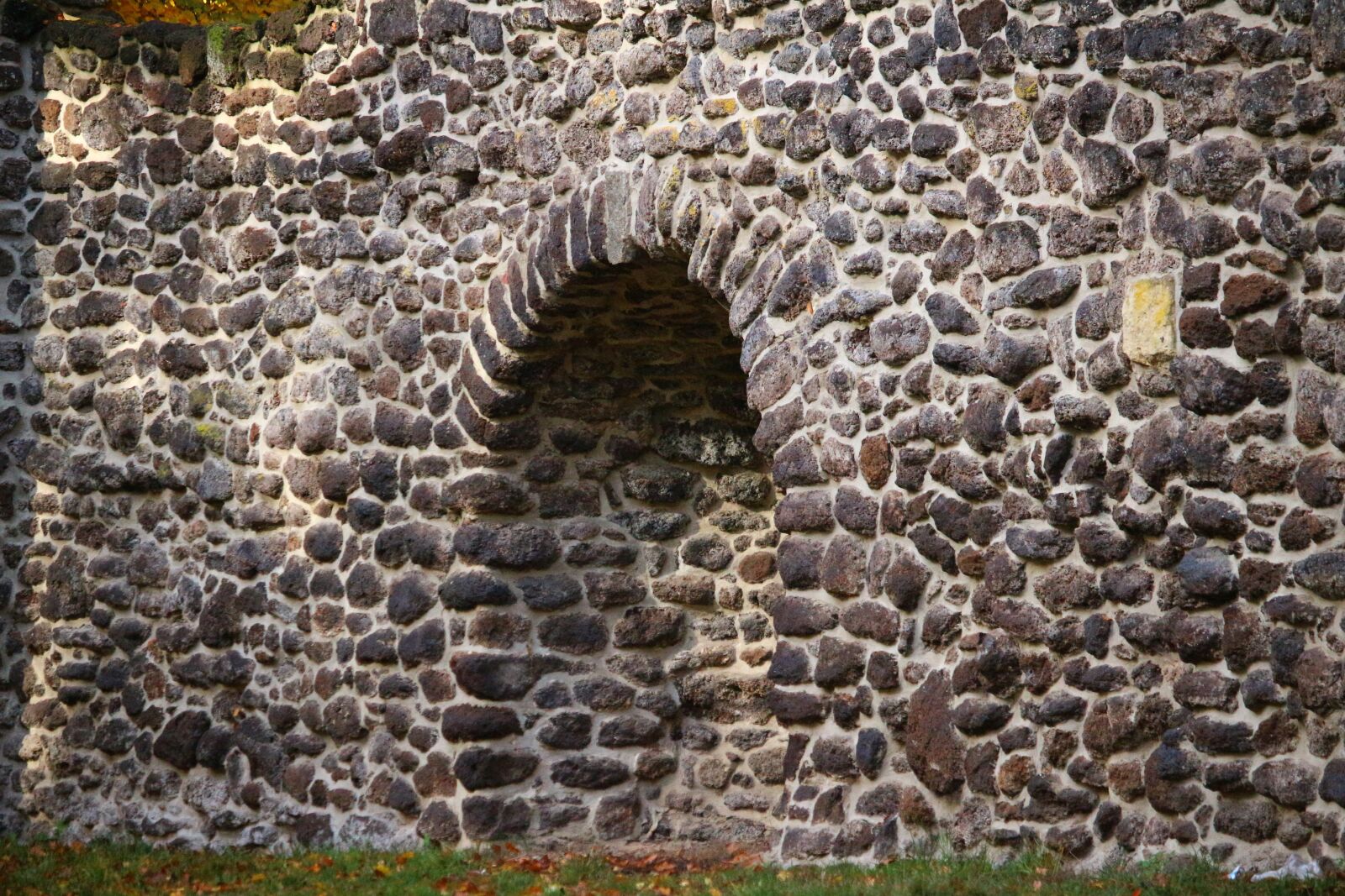 Canon EOS 100D (EOS Rebel SL1 / EOS Kiss X7) sample photo. Stone wall, grotto, wall photography