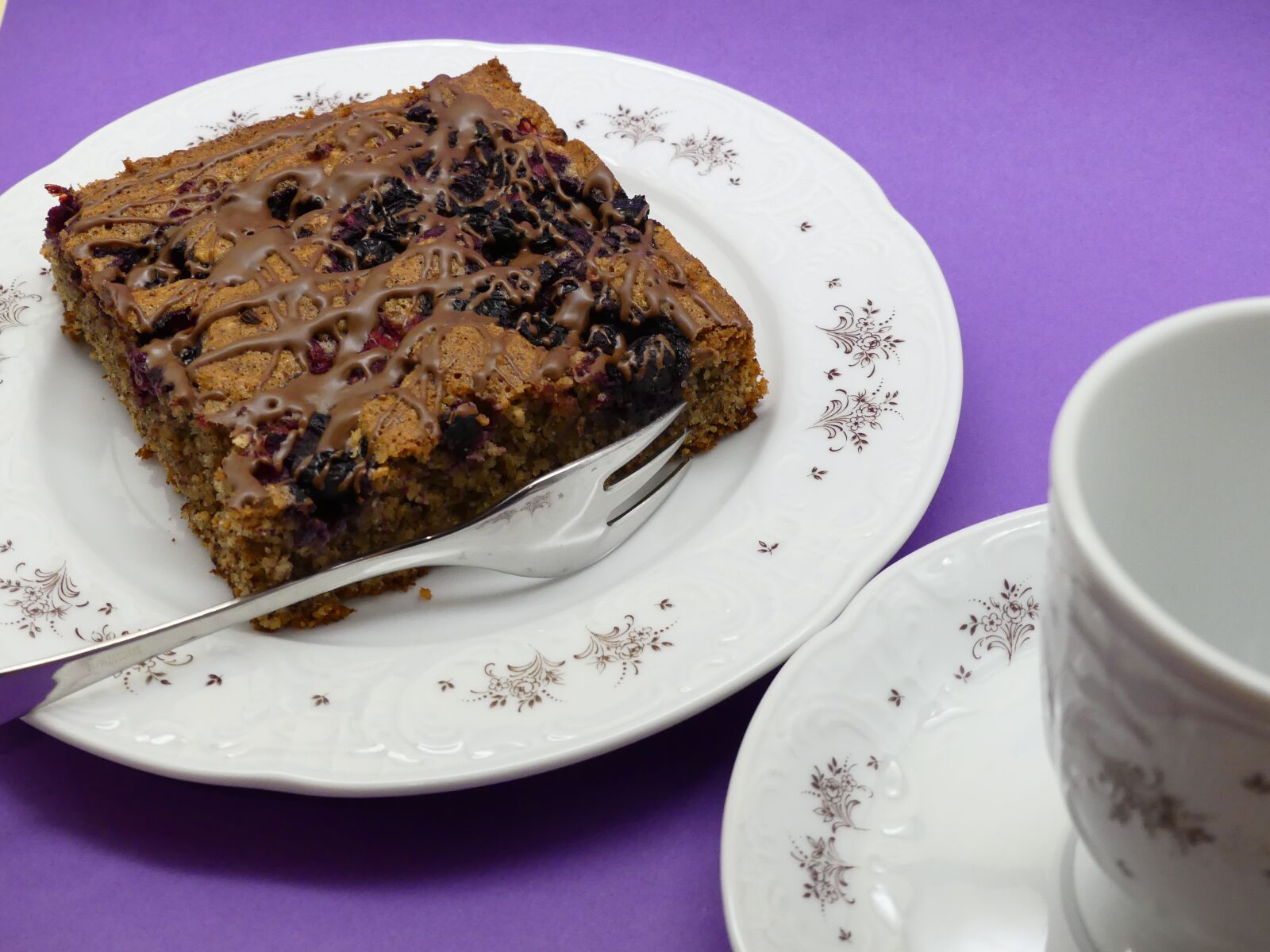 Panasonic Lumix DMC-FZ300 sample photo. Cake, chocolate, cherry pie photography
