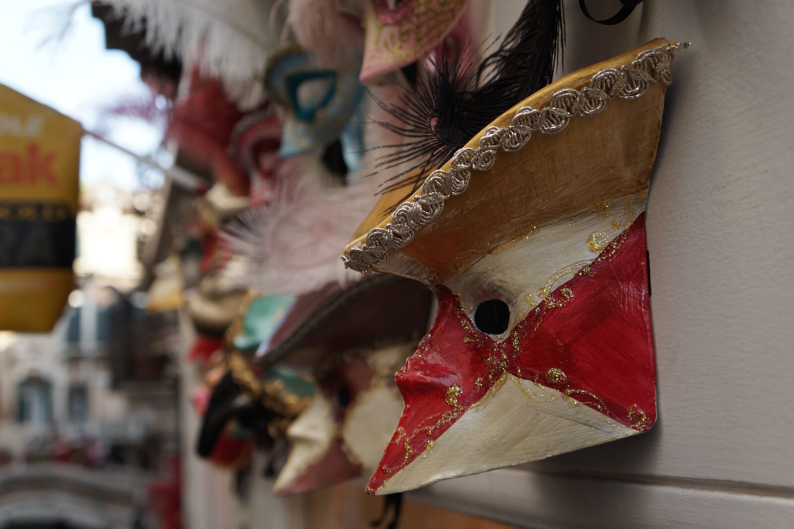 Sony Alpha a3000 + Sony E 18-55mm F3.5-5.6 OSS sample photo. Mask, venetian mask, carnival photography