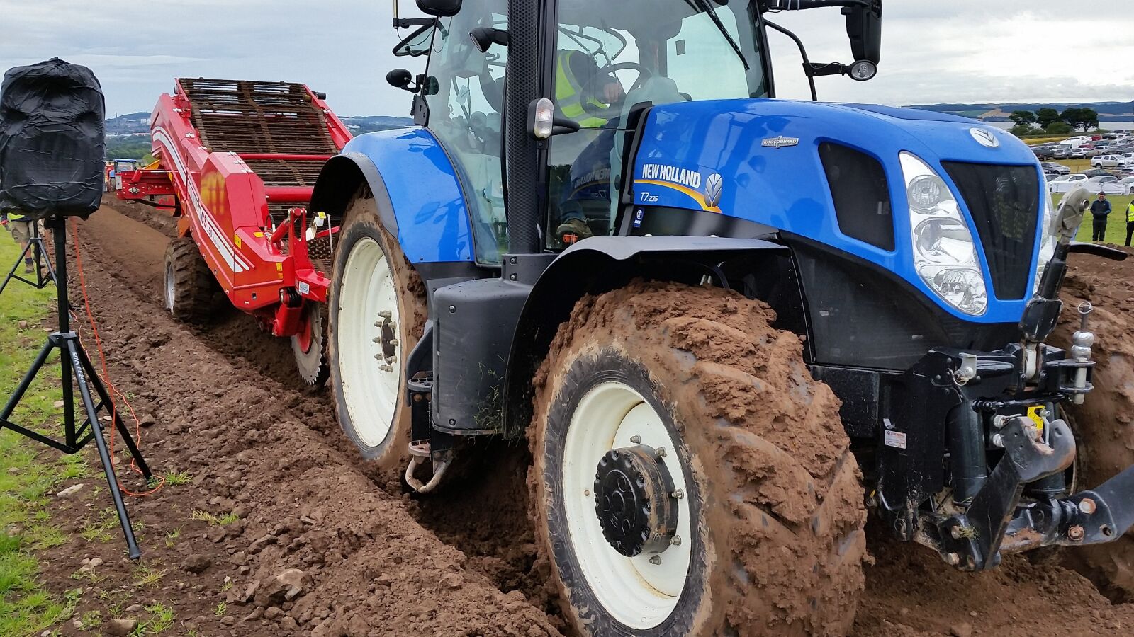 Samsung Galaxy S5 sample photo. Tractor, destoner, agricultural photography