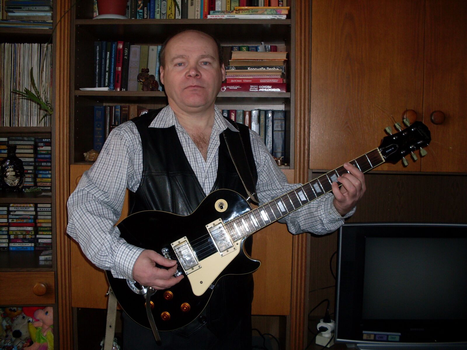 Samsung KENOX S760  / Samsung S760 sample photo. Epiphone, tool, forest photography