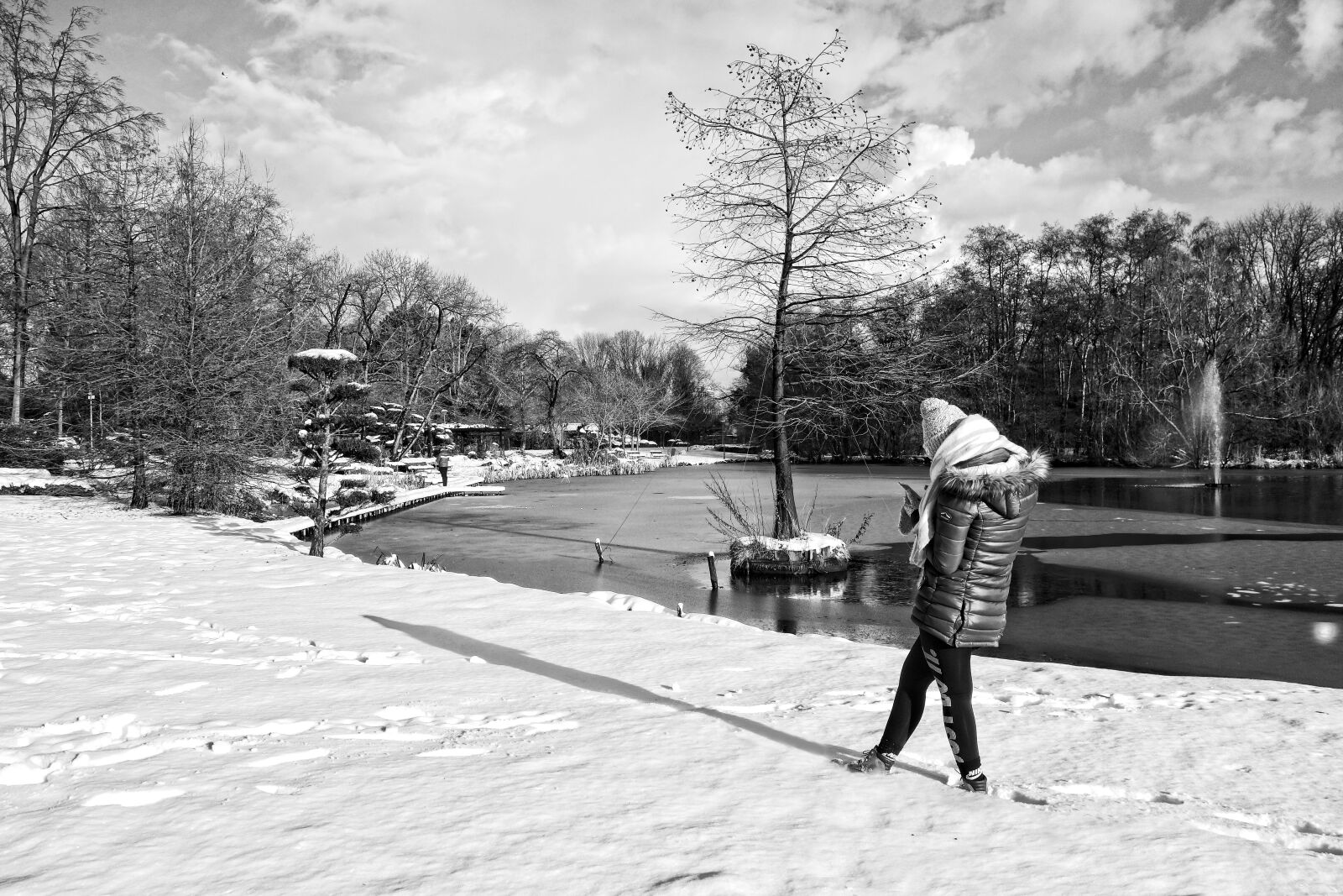 Sony Cyber-shot DSC-RX100 sample photo. Person, standing, snow photography