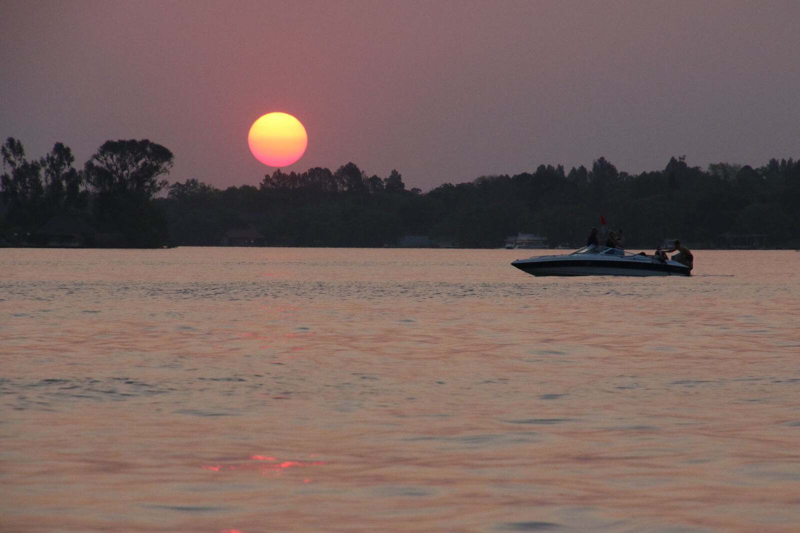 Canon EOS 7D Mark II sample photo. Boat, motor, boat, nature photography