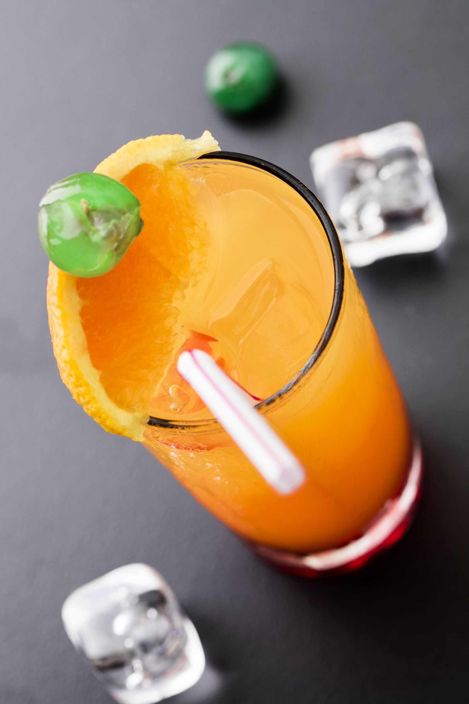 Canon EF 100mm F2.8L Macro IS USM sample photo. Cocktail, drink, glass photography
