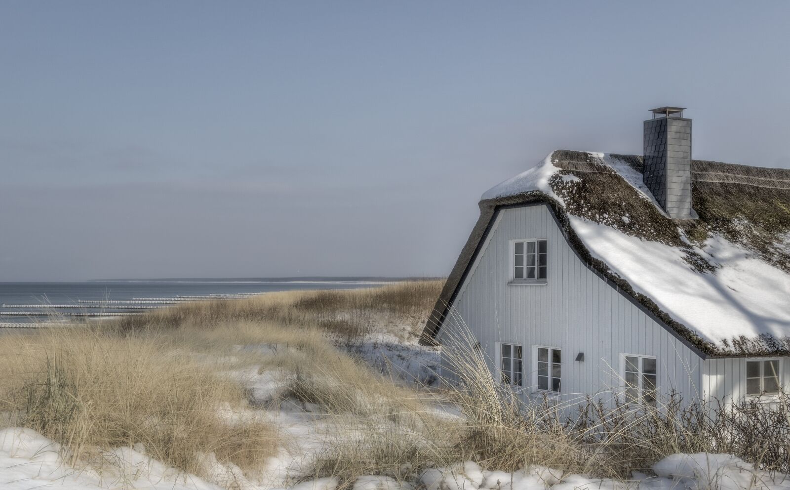 Canon EOS 7D Mark II sample photo. Winter, house, baltic sea photography