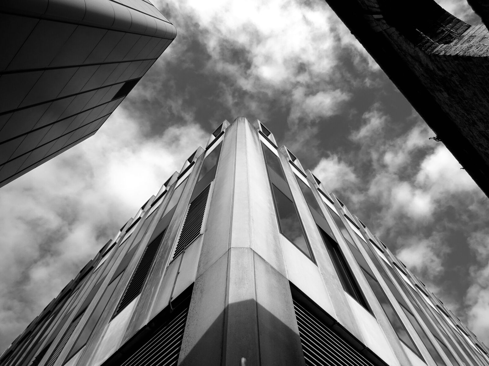 Sony DSC-HX60 sample photo. Architecture, black, and, white photography