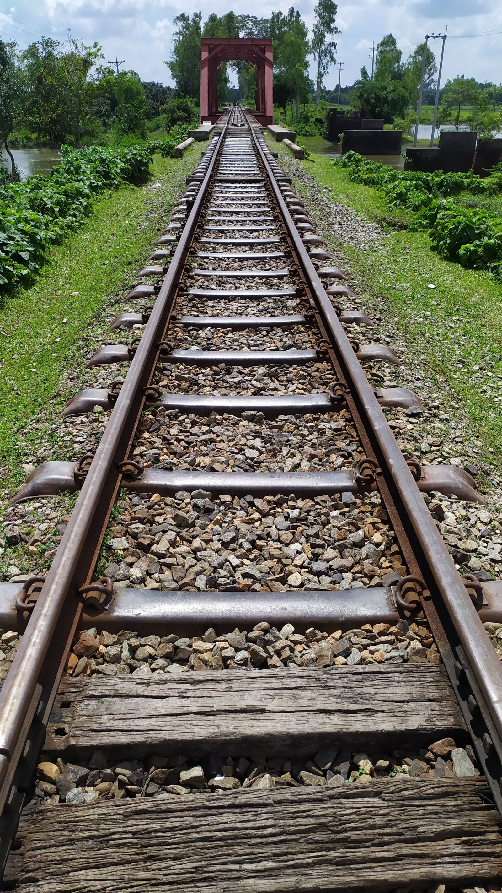 Xiaomi Redmi Note 7 sample photo. The rail line in photography
