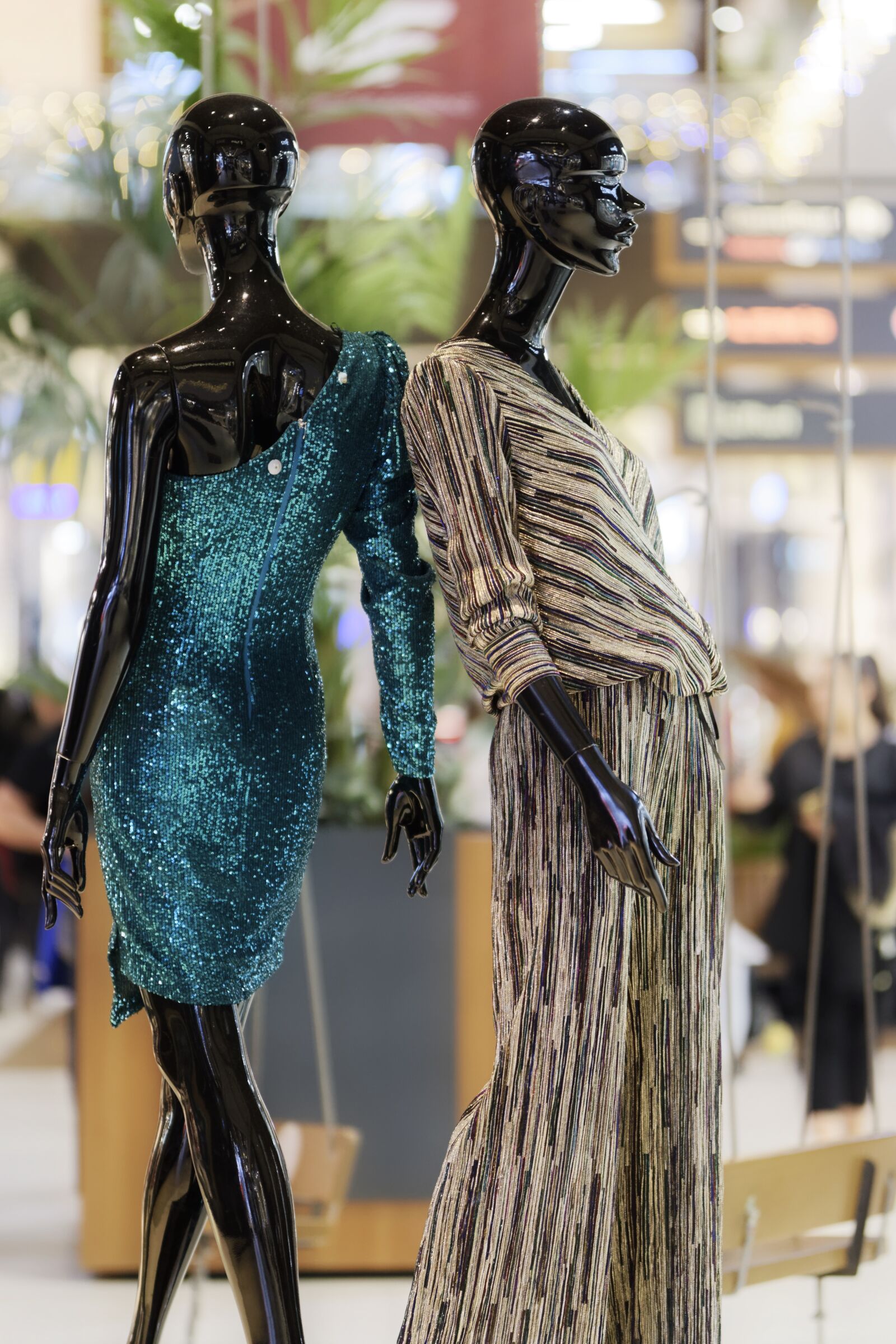 Nikon D5300 sample photo. Dummies, women, dresses photography