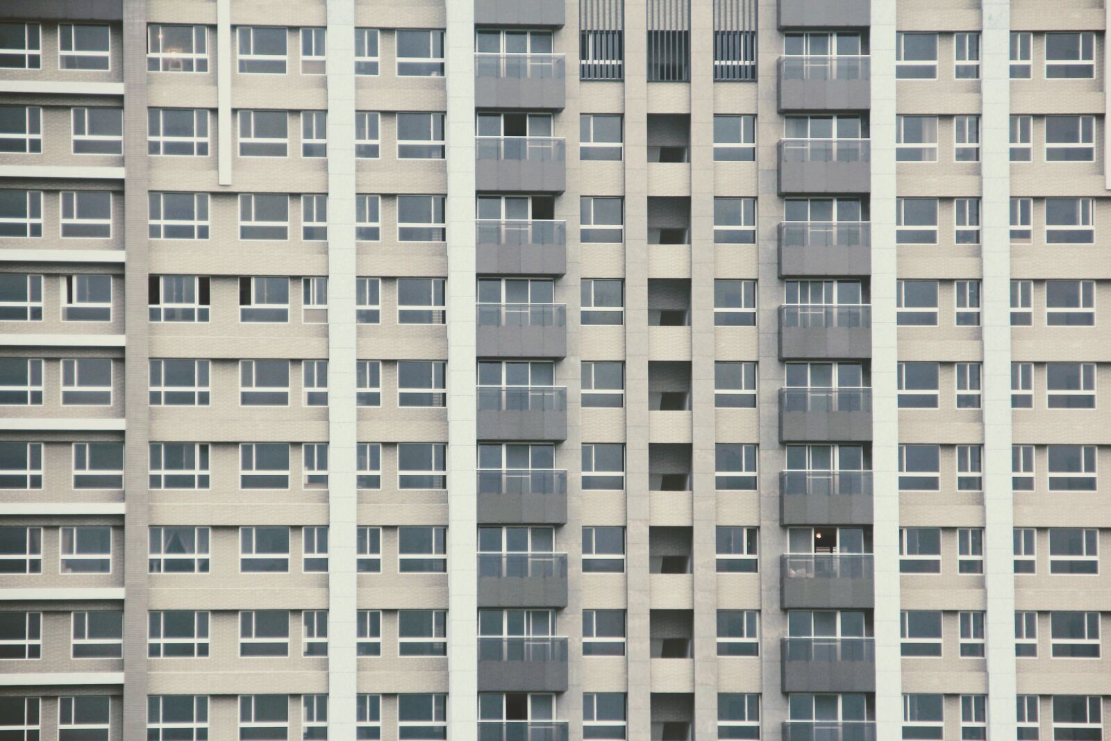 Canon EOS 600D (Rebel EOS T3i / EOS Kiss X5) sample photo. Skyscraper, living room, architecture photography