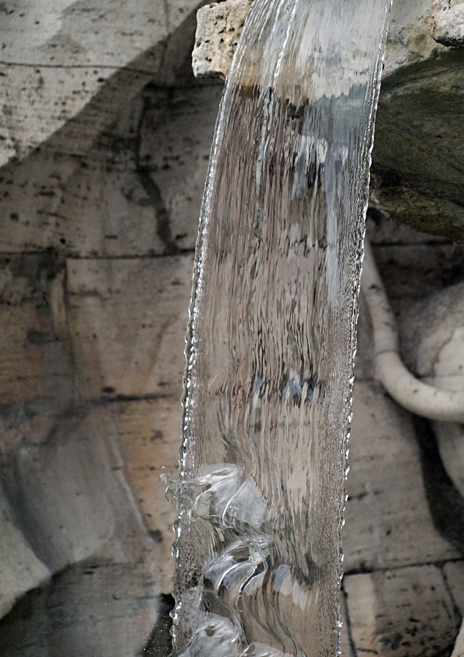 Olympus E-450 (EVOLT E-450) sample photo. Fountain, water, transparent photography