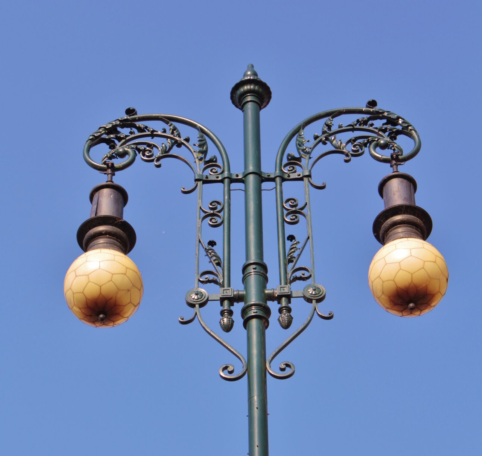 Canon EOS 550D (EOS Rebel T2i / EOS Kiss X4) sample photo. Lantern, light, artfully photography