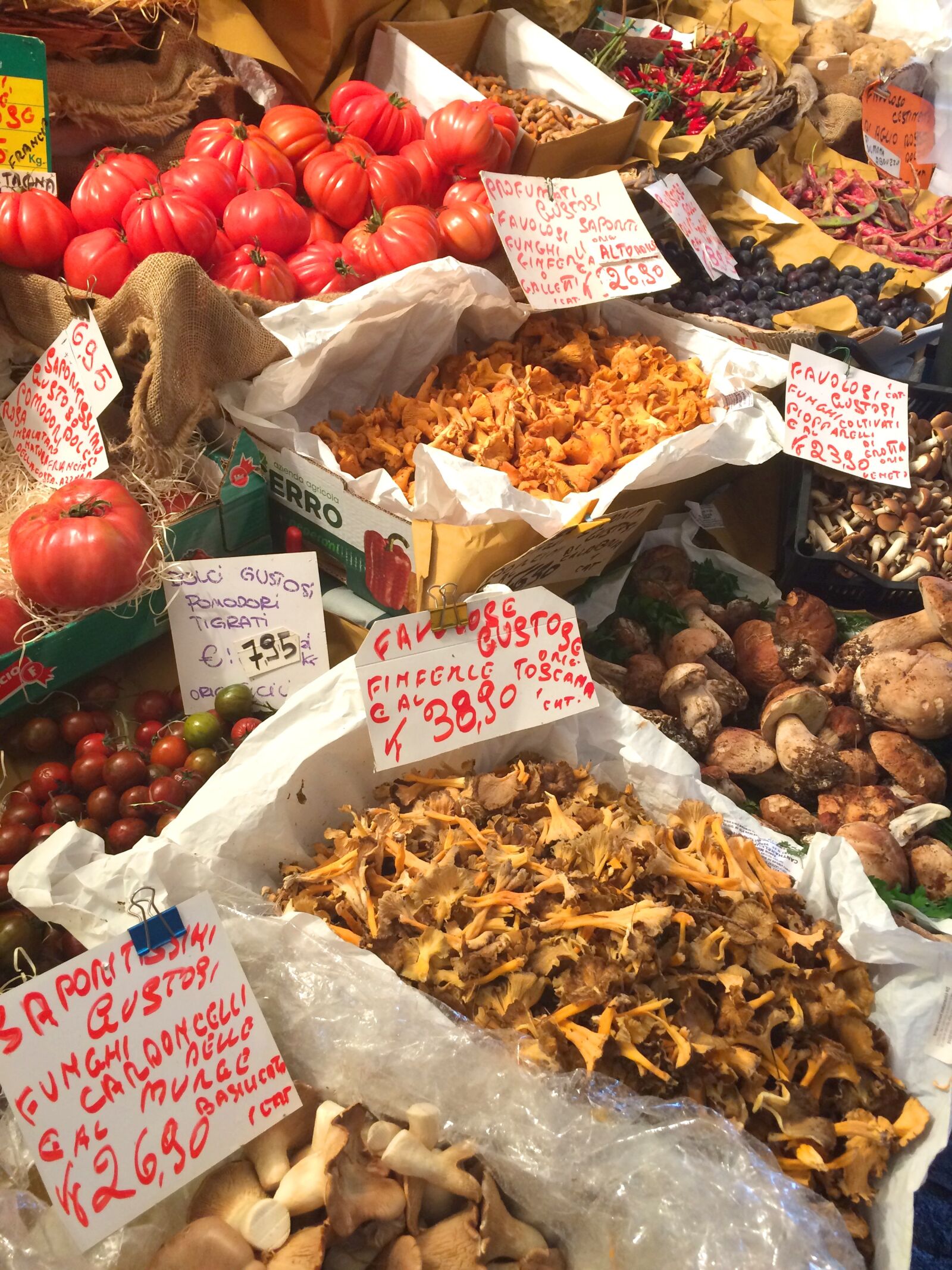 iPhone 5s back camera 4.15mm f/2.2 sample photo. Mushroom, market, food photography