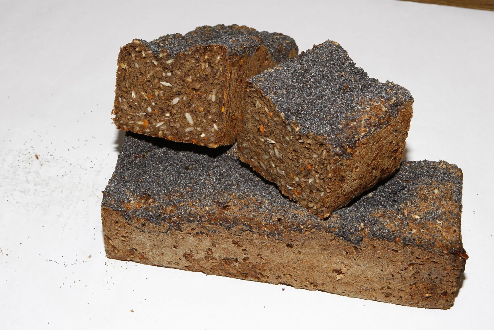 Canon EOS-1D Mark III sample photo. Rye bread, blue poppy photography