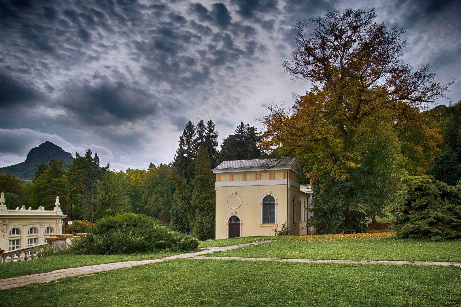 Sony ILCA-77M2 sample photo. Spa, park, the spa photography