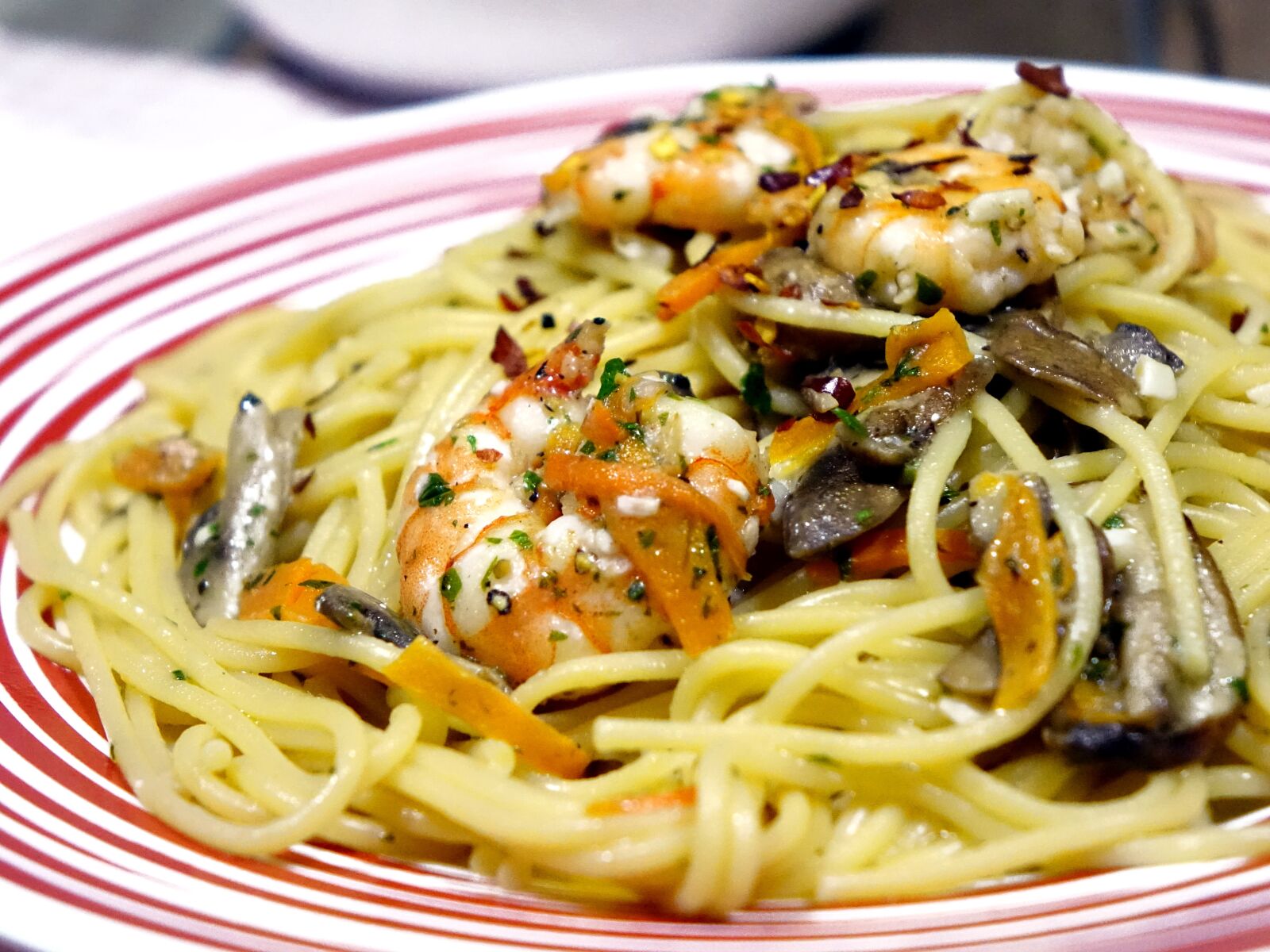 Sony Cyber-shot DSC-RX10 sample photo. Spaghetti, noodles, mushroom photography