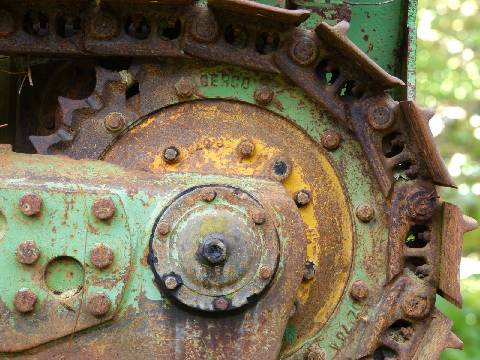 Panasonic DMC-FZ62 sample photo. Caterpillar, mechanism, machine photography