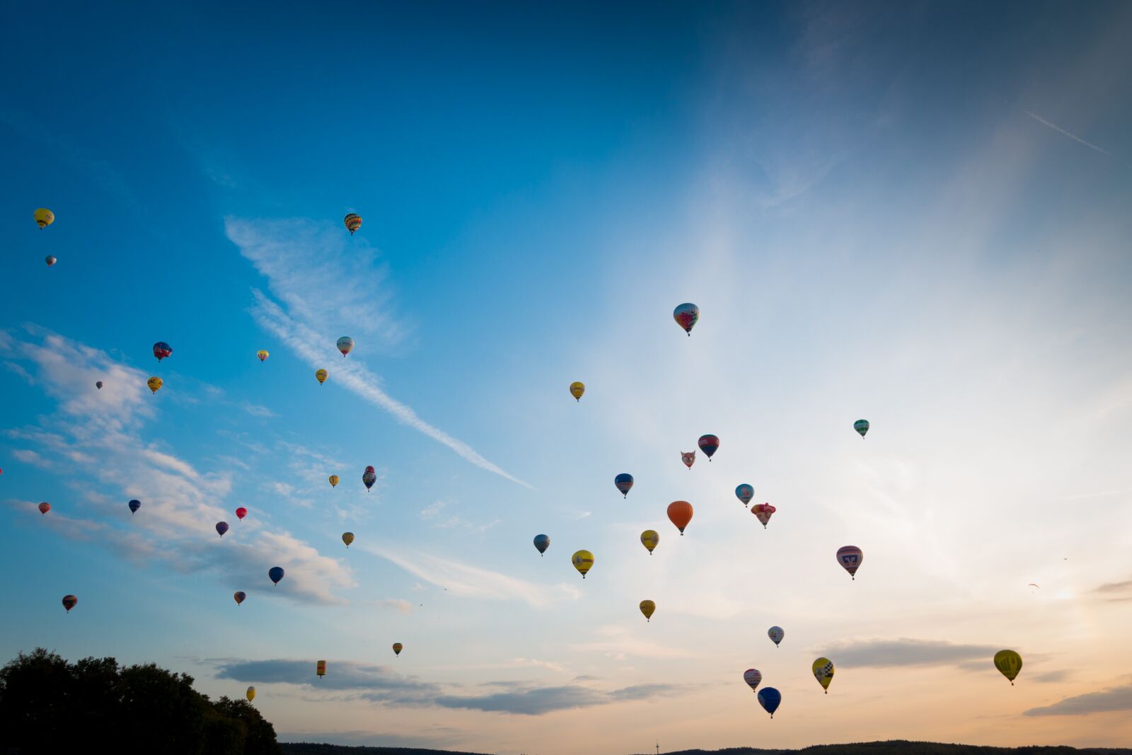 Canon EOS 70D + Canon EF-S 10-18mm F4.5–5.6 IS STM sample photo. Hot air balloon, montgolfiade photography