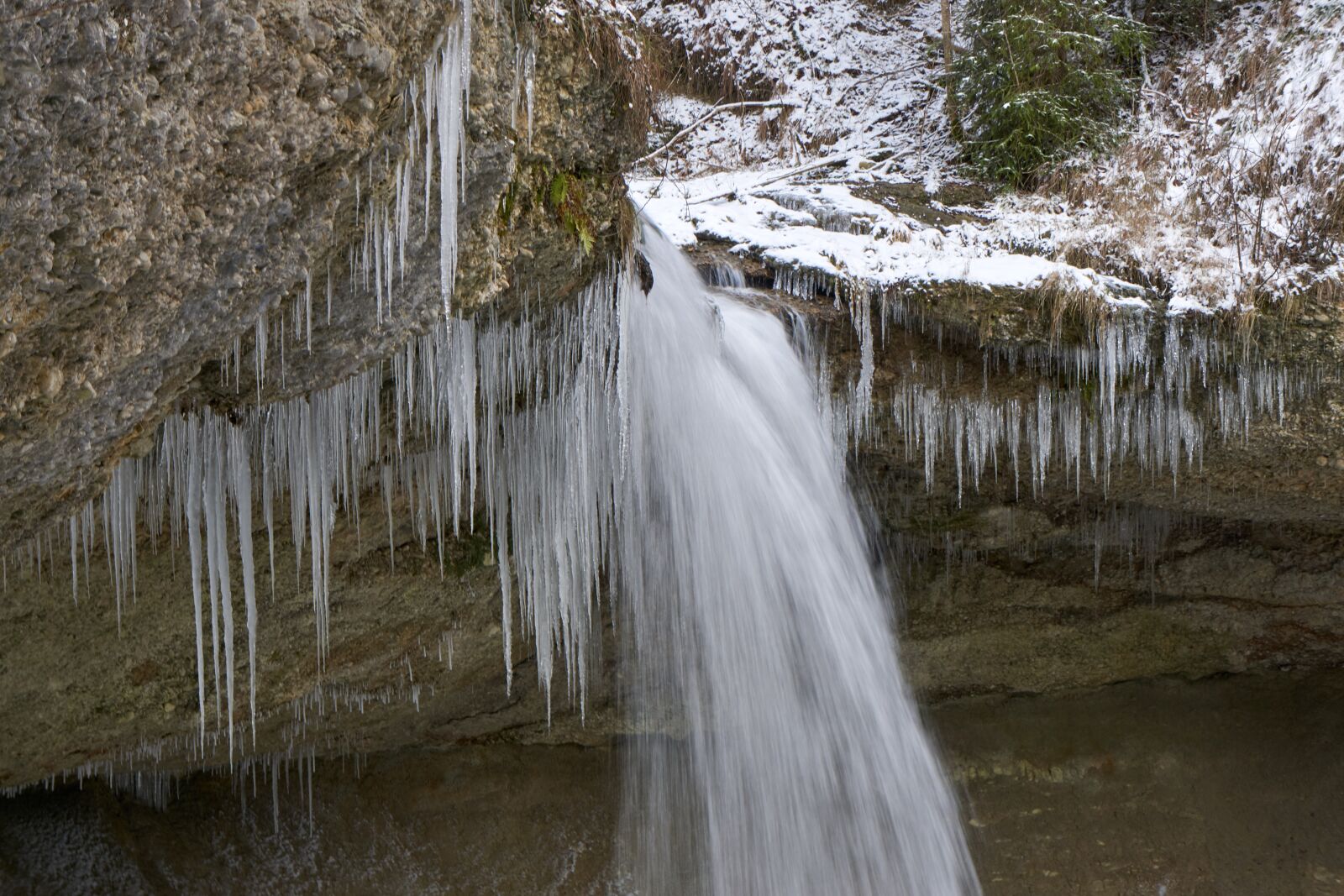 Sony E 18-55mm F3.5-5.6 OSS sample photo. Winter, waterfall, frozen photography