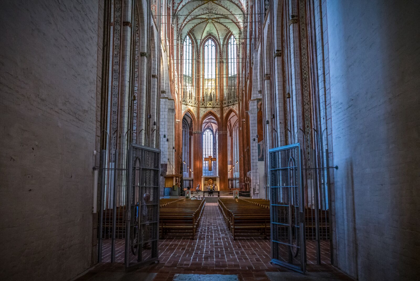 Sony a7 II + Sony FE 28-70mm F3.5-5.6 OSS sample photo. Church, chapel, gate photography