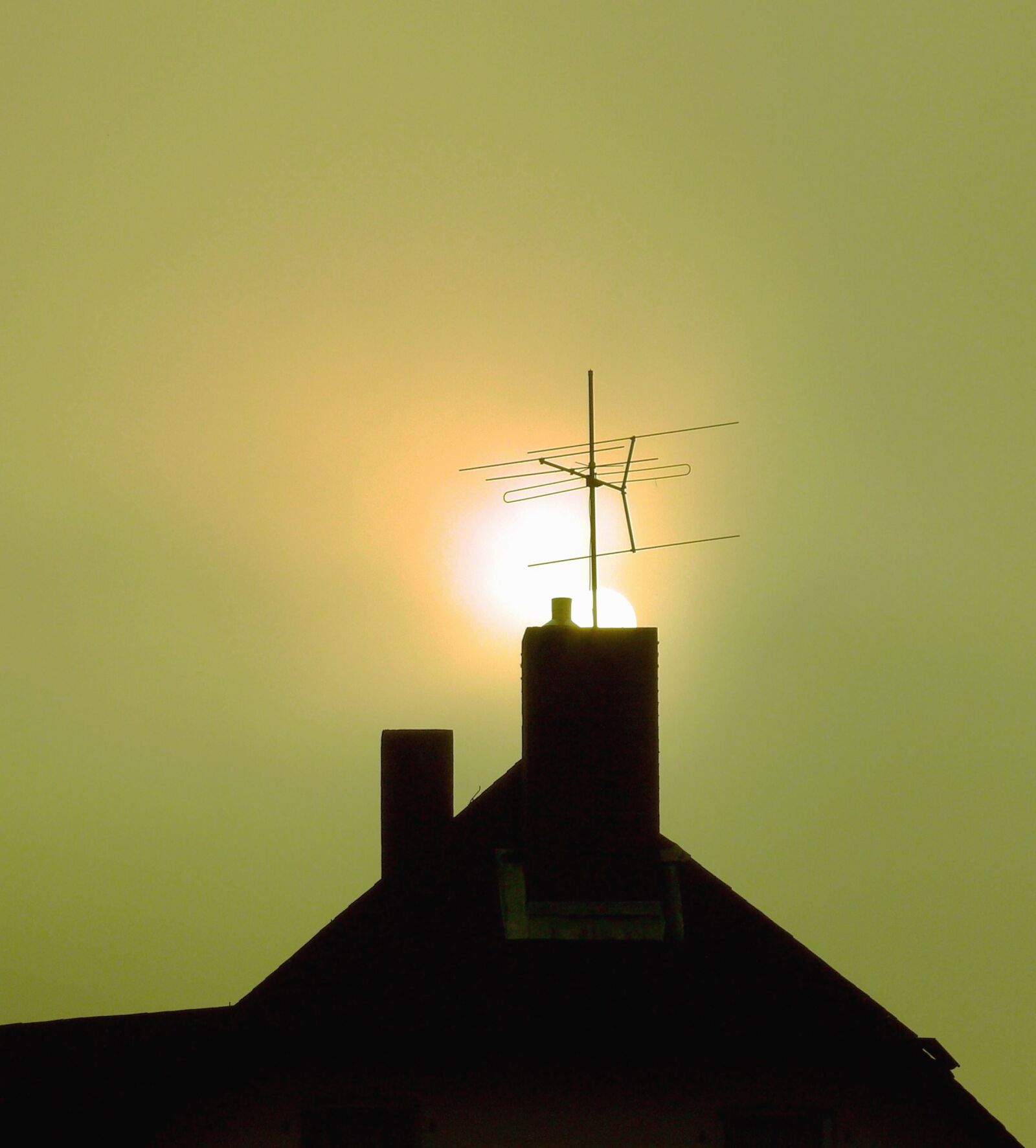 Panasonic DMC-FZ50 sample photo. Roof, silhouette, chimney, antenna photography