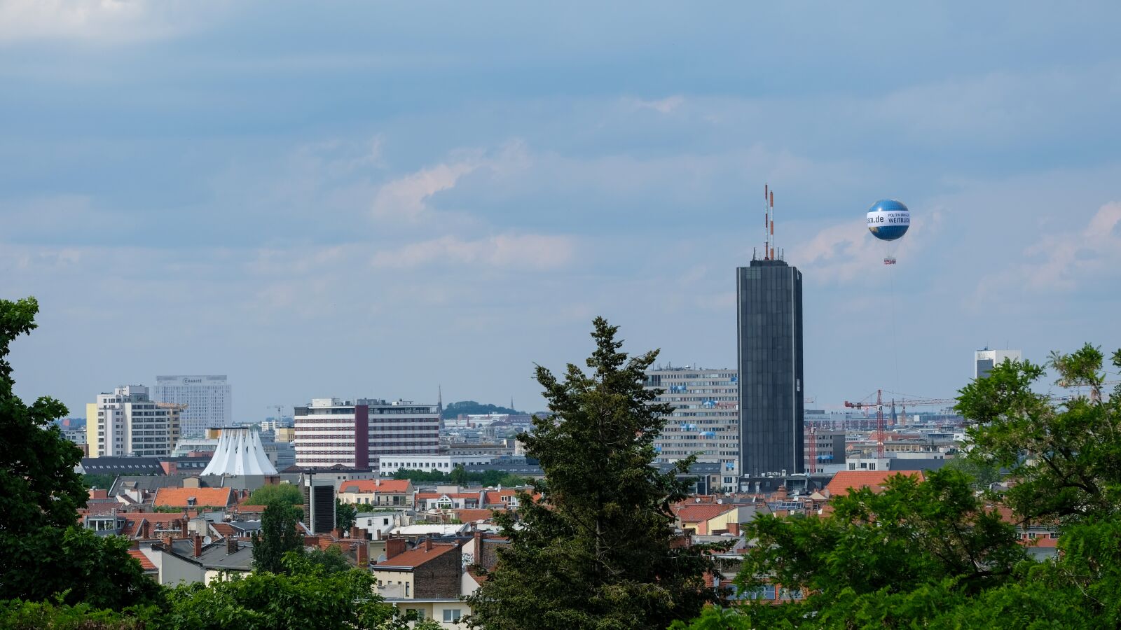 Fujifilm X-T2 + Fujifilm XF 55-200mm F3.5-4.8 R LM OIS sample photo. Kreuzberg, outlook, berlin photography