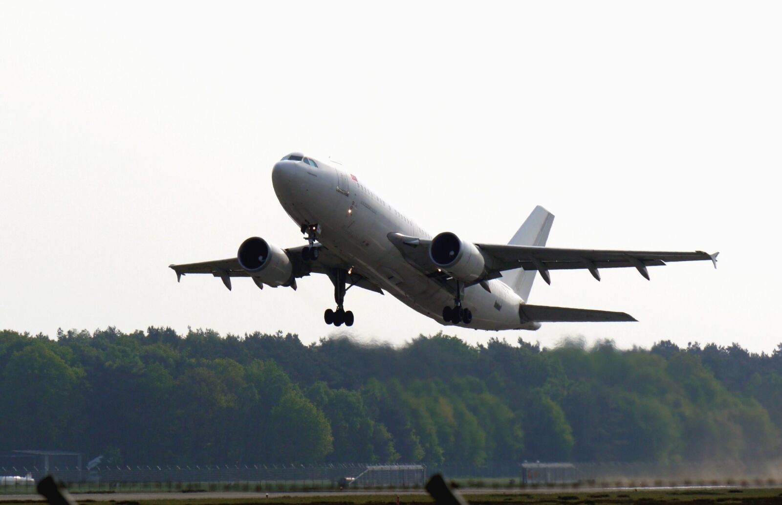 Panasonic Lumix DMC-G1 sample photo. Aeroplane, jet, takeoff, travel photography