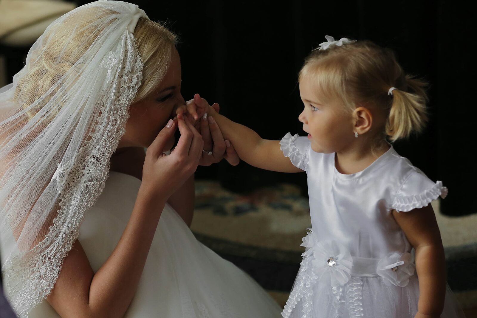 Canon EOS 5D Mark III sample photo. Blonde hair, bride, pretty photography