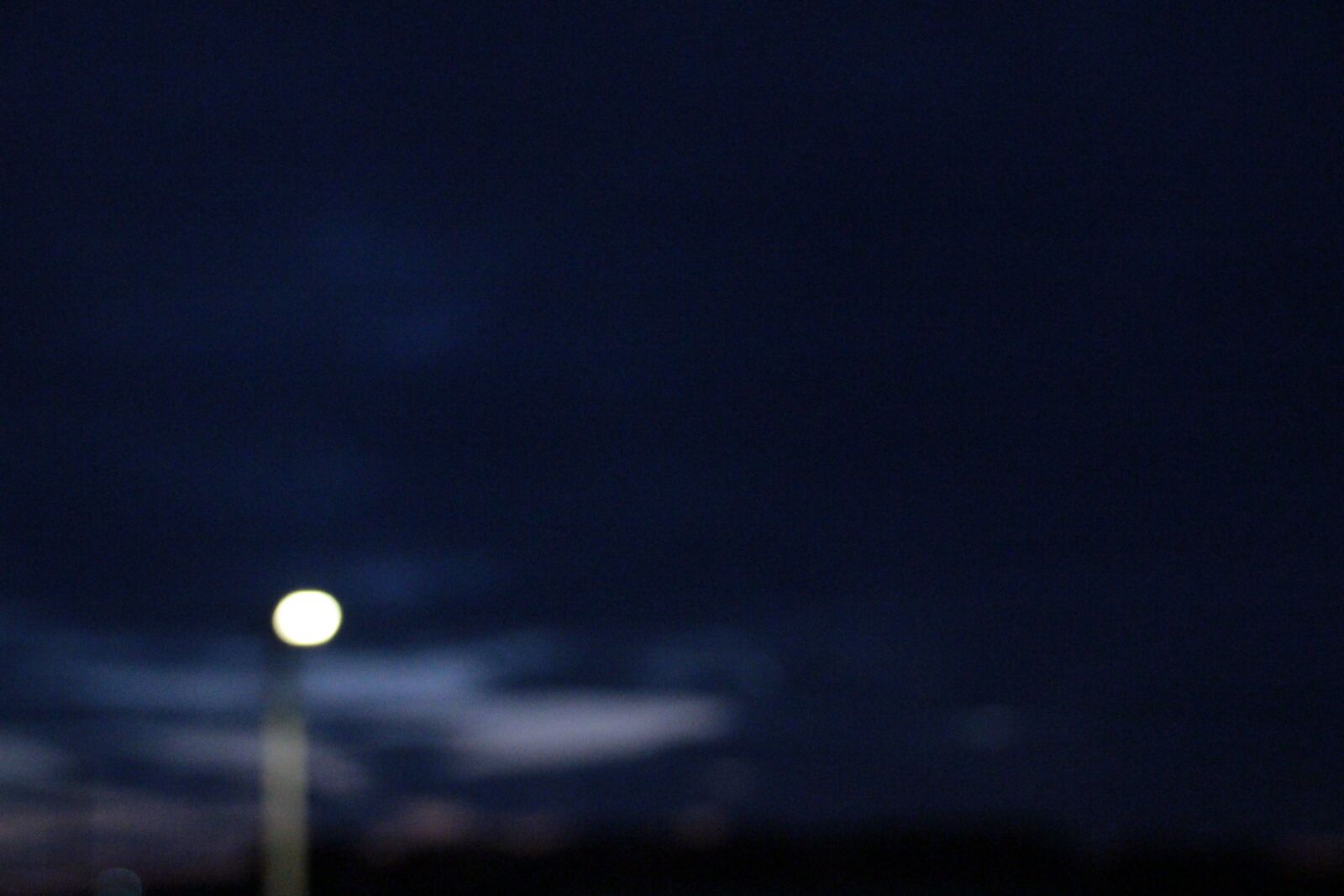 Canon EOS 700D (EOS Rebel T5i / EOS Kiss X7i) sample photo. Ppt backgrounds, street lamp photography
