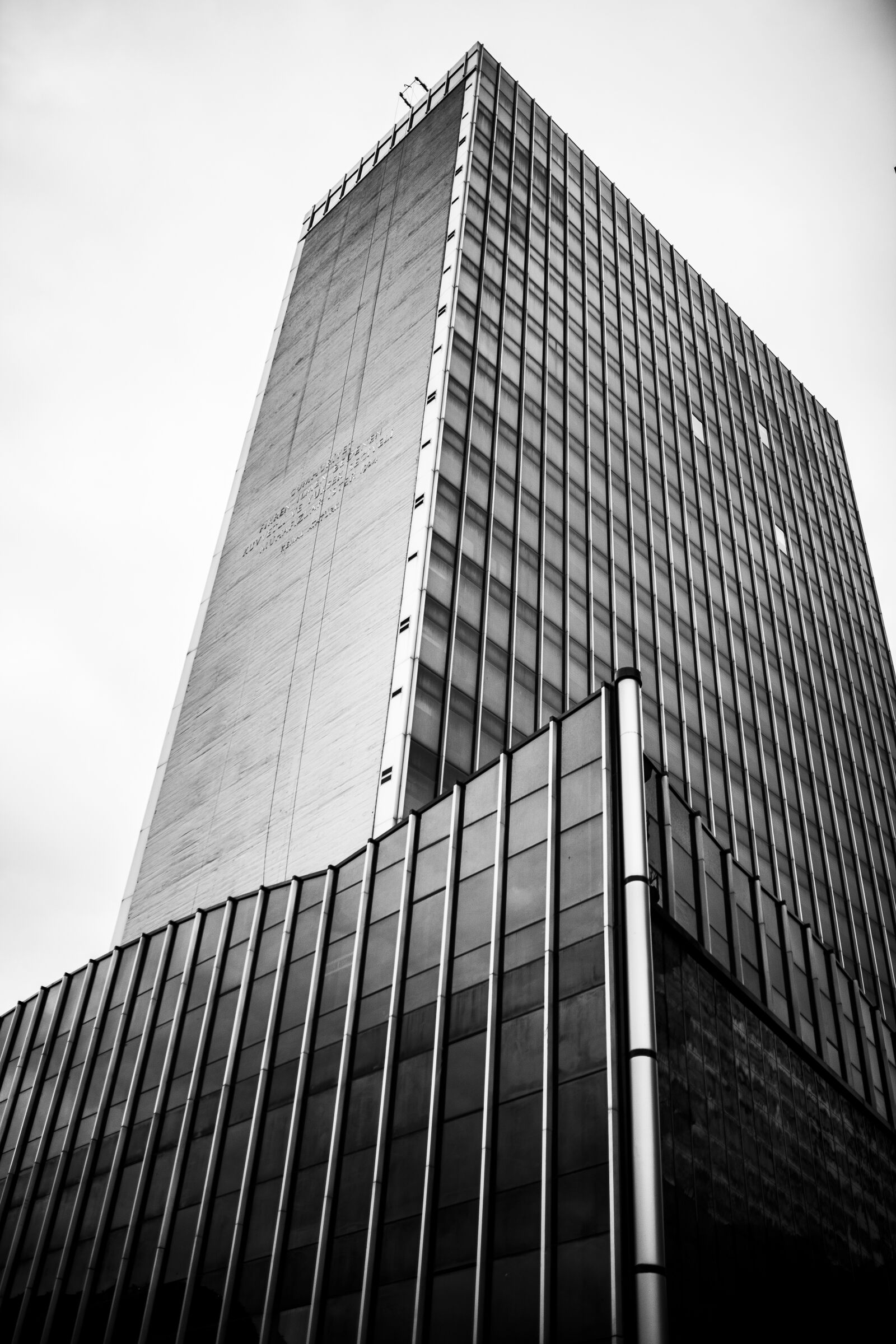 Canon EOS 5D Mark II sample photo. Building, black and white photography