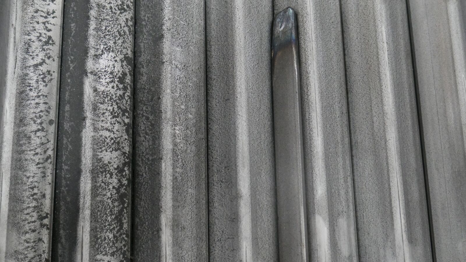Panasonic Lumix DMC-G7 sample photo. Metal, texture, silver photography