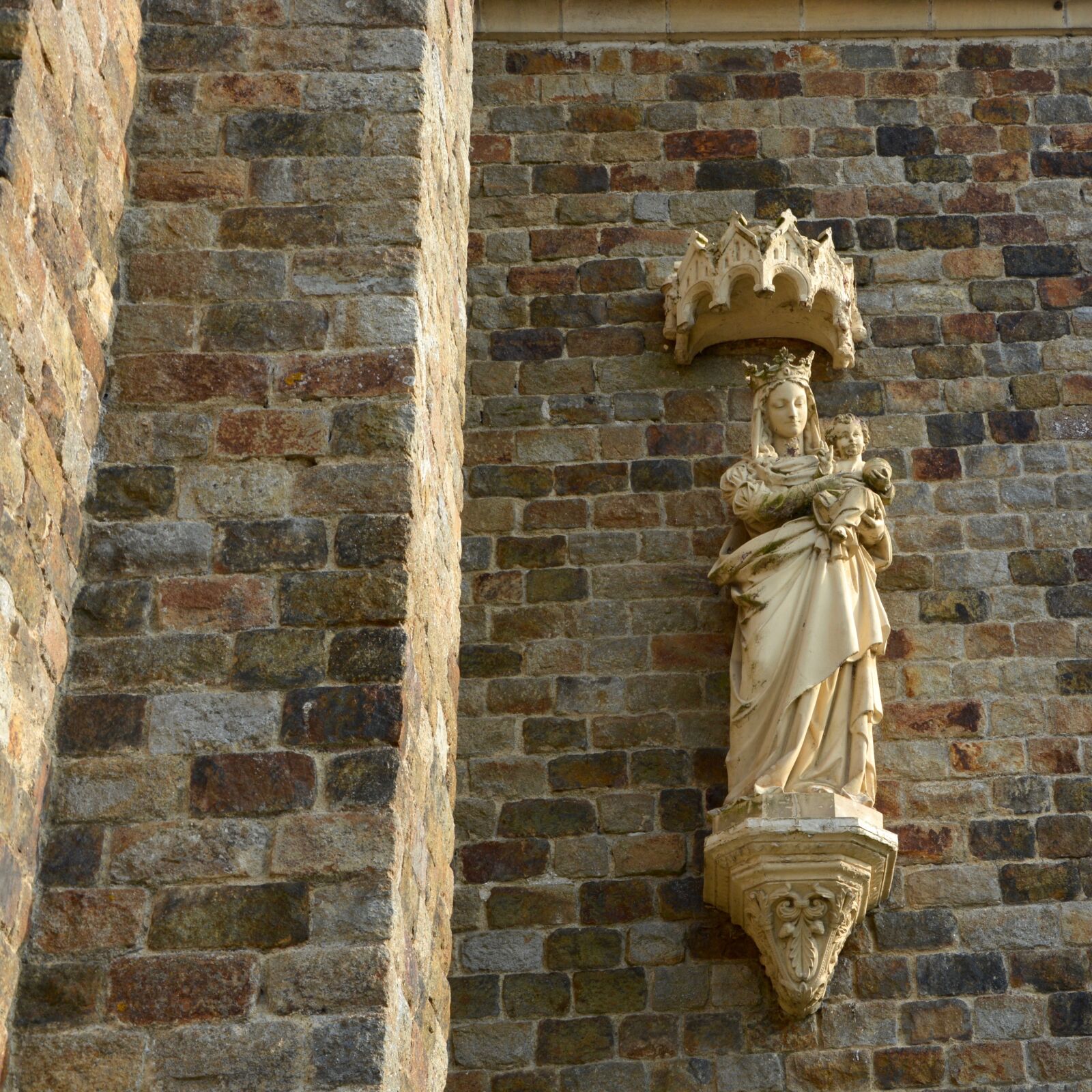 Nikon D5200 sample photo. Facade church, wall, statue photography
