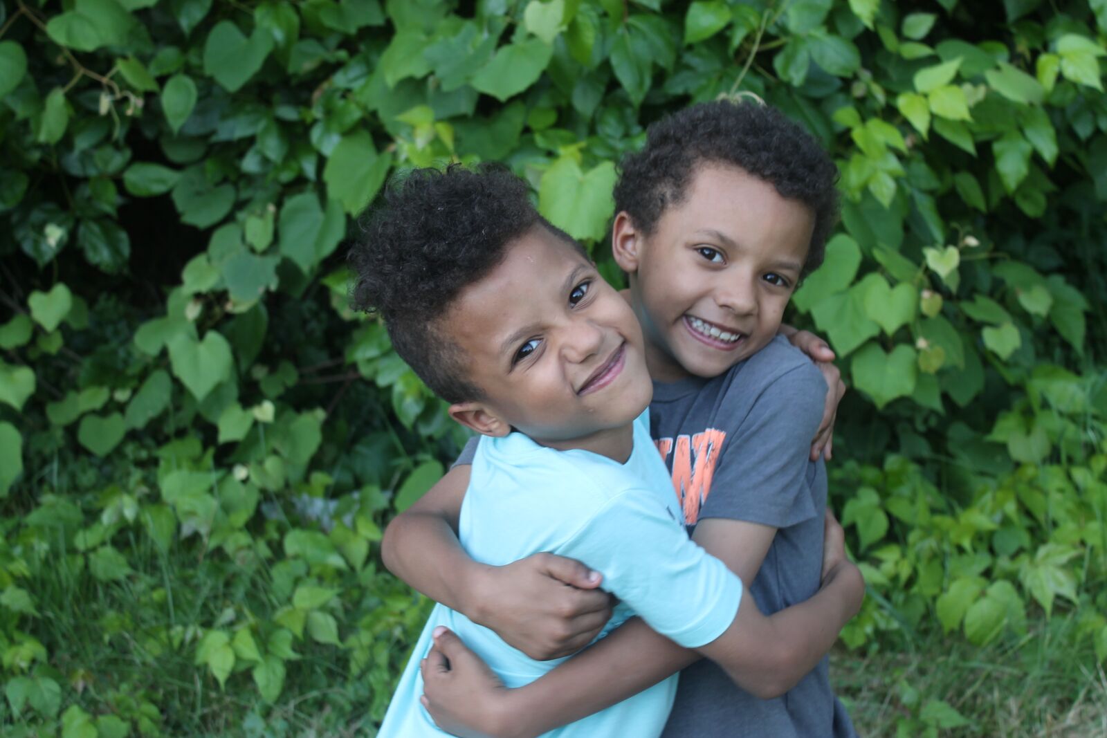 Canon EOS 1100D (EOS Rebel T3 / EOS Kiss X50) sample photo. Twins, hugging, brothers photography