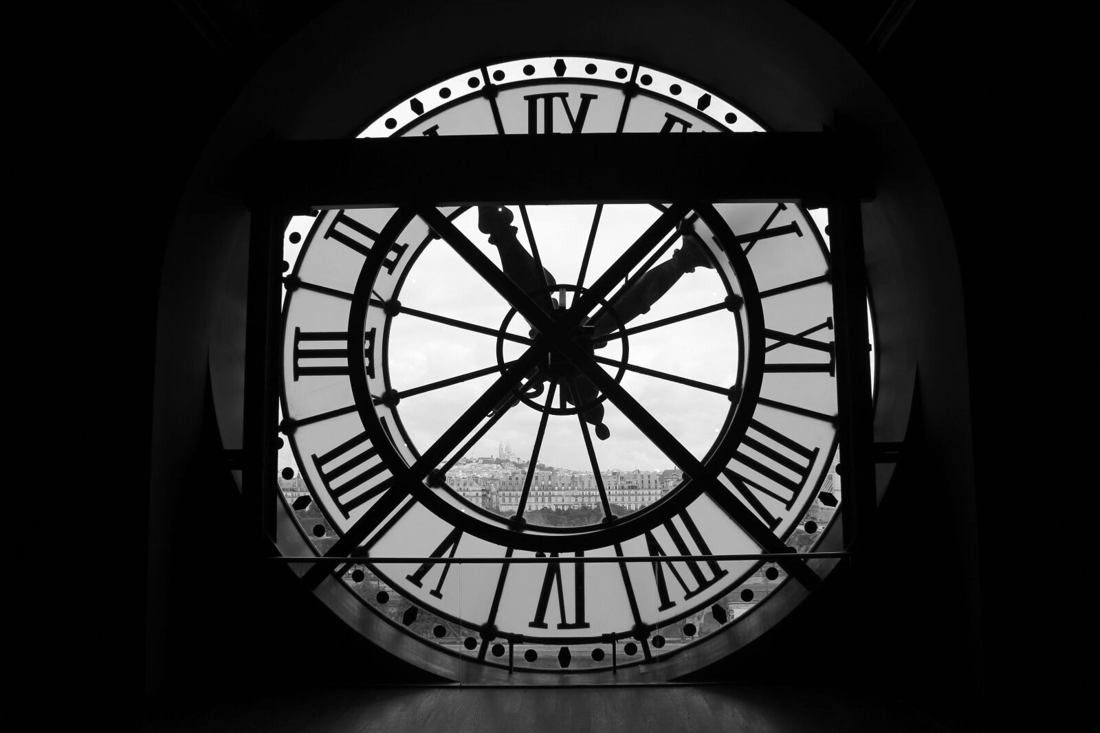 Canon EOS 1100D (EOS Rebel T3 / EOS Kiss X50) sample photo. Black, and, white, clock photography