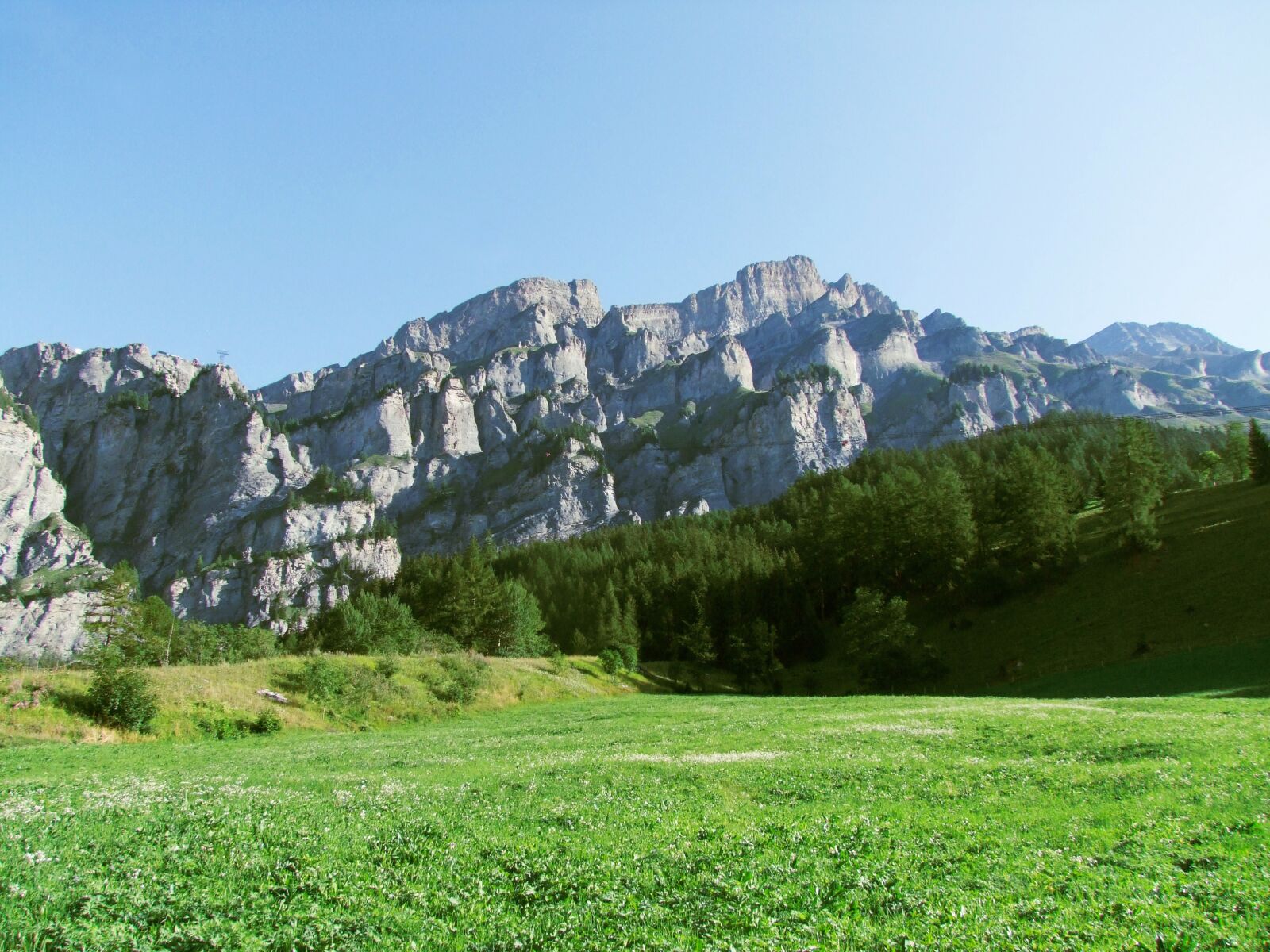Fujifilm FinePix S100fs sample photo. Rocks, tour, meadow photography