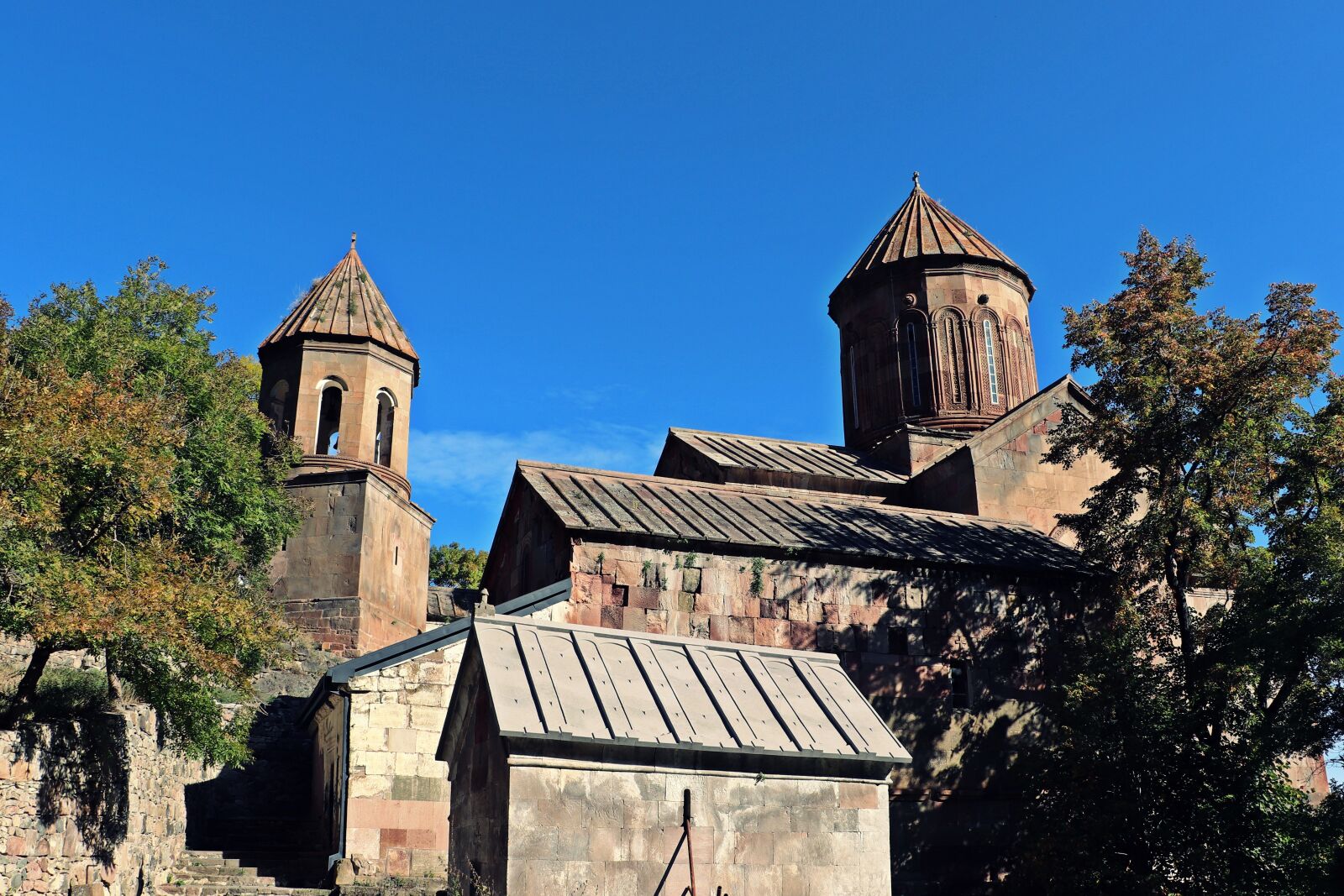 Canon EOS 200D (EOS Rebel SL2 / EOS Kiss X9) sample photo. Georgia, sapara, monastery photography