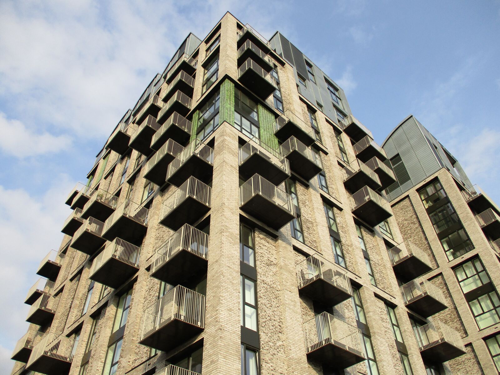 Canon IXUS 185 sample photo. London, architecture, flats photography