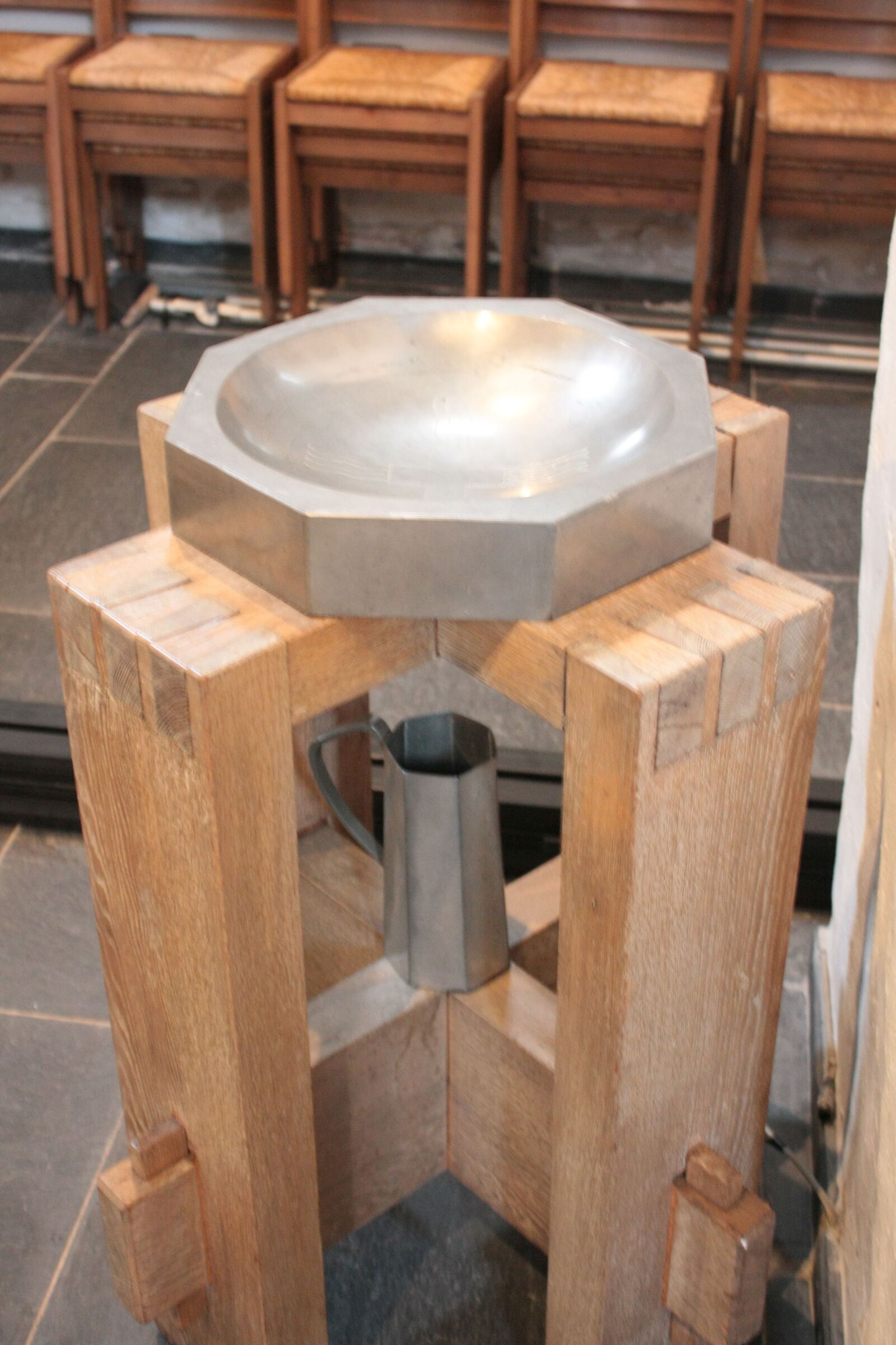 Canon EOS 450D (EOS Rebel XSi / EOS Kiss X2) sample photo. Baptismal font, modern, baptism photography