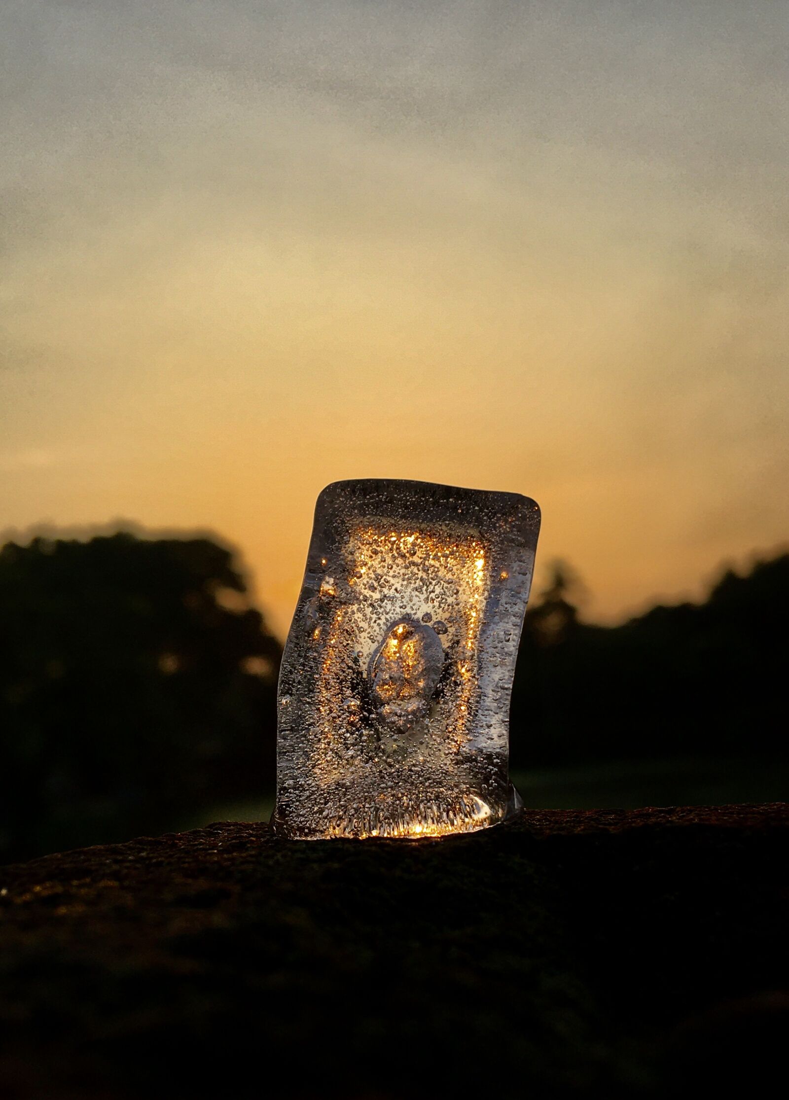 Apple iPhone SE (1st generation) sample photo. Ice cube, beautiful, evening photography