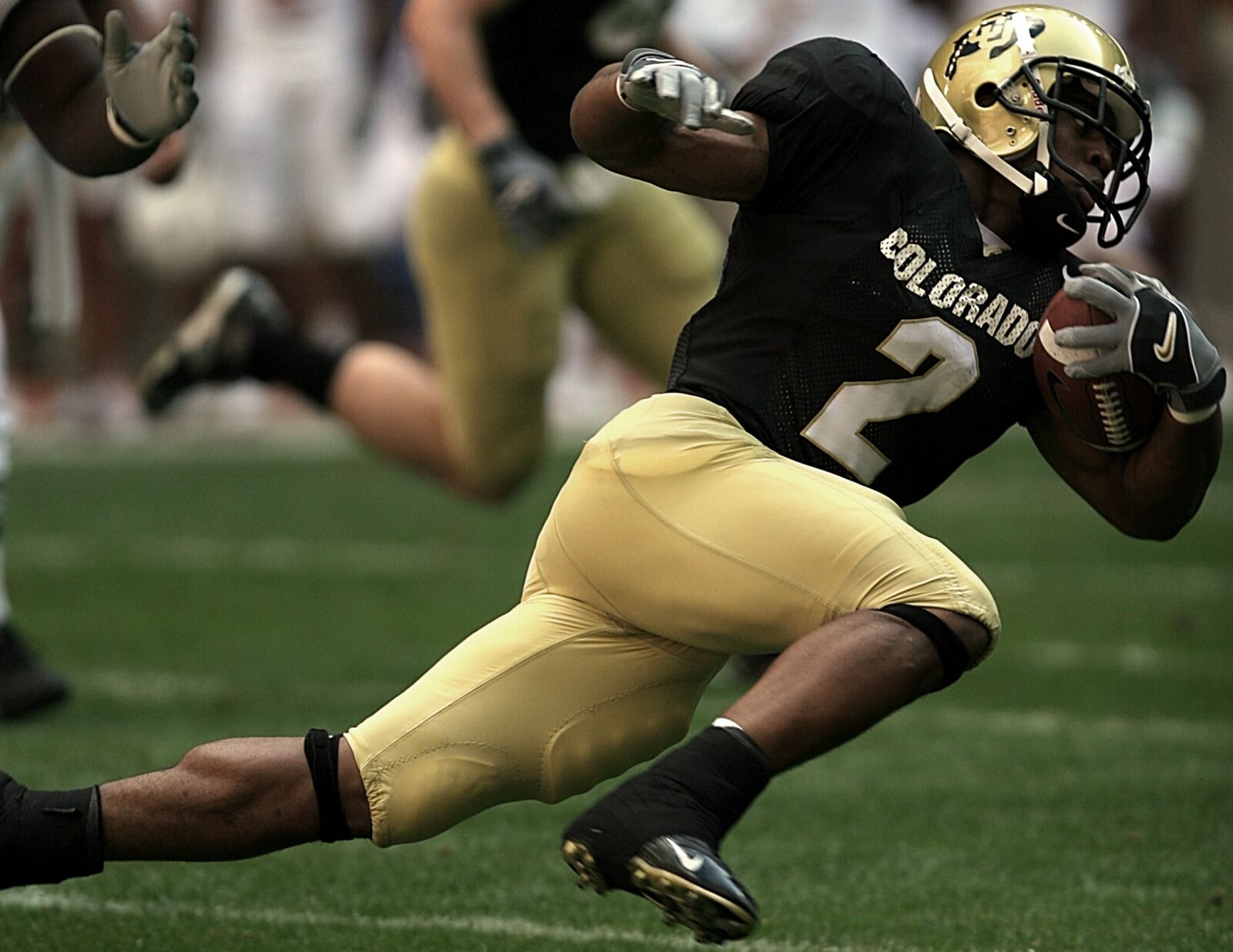 Canon EOS 20D sample photo. American football, action, runner photography