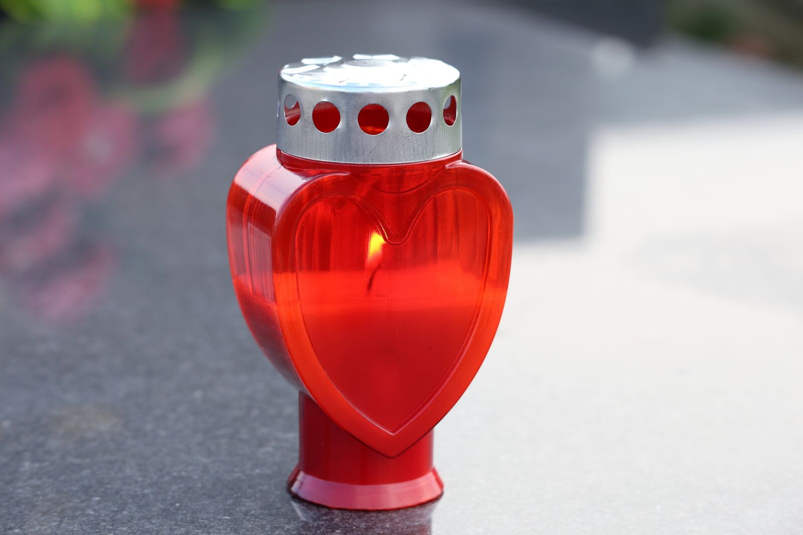 Canon EF 70-300 F4-5.6 IS II USM sample photo. Candle, heart, red photography